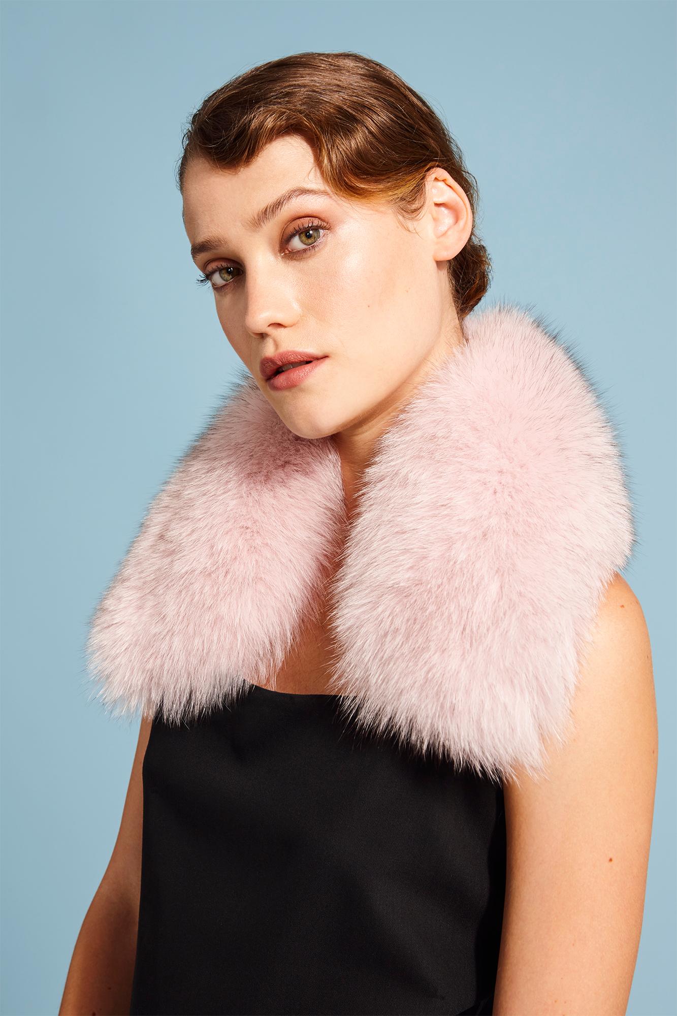Verheyen London Peter Pan Collar in Pastel Rose Pink Fox Fur 
The Peter Pan collar is Verheyen London’s classic staple for effortless style for casual wear.

To throw over your favourite knit or leather jacket.

PRODUCT DETAILS

The Peter Pan collar
