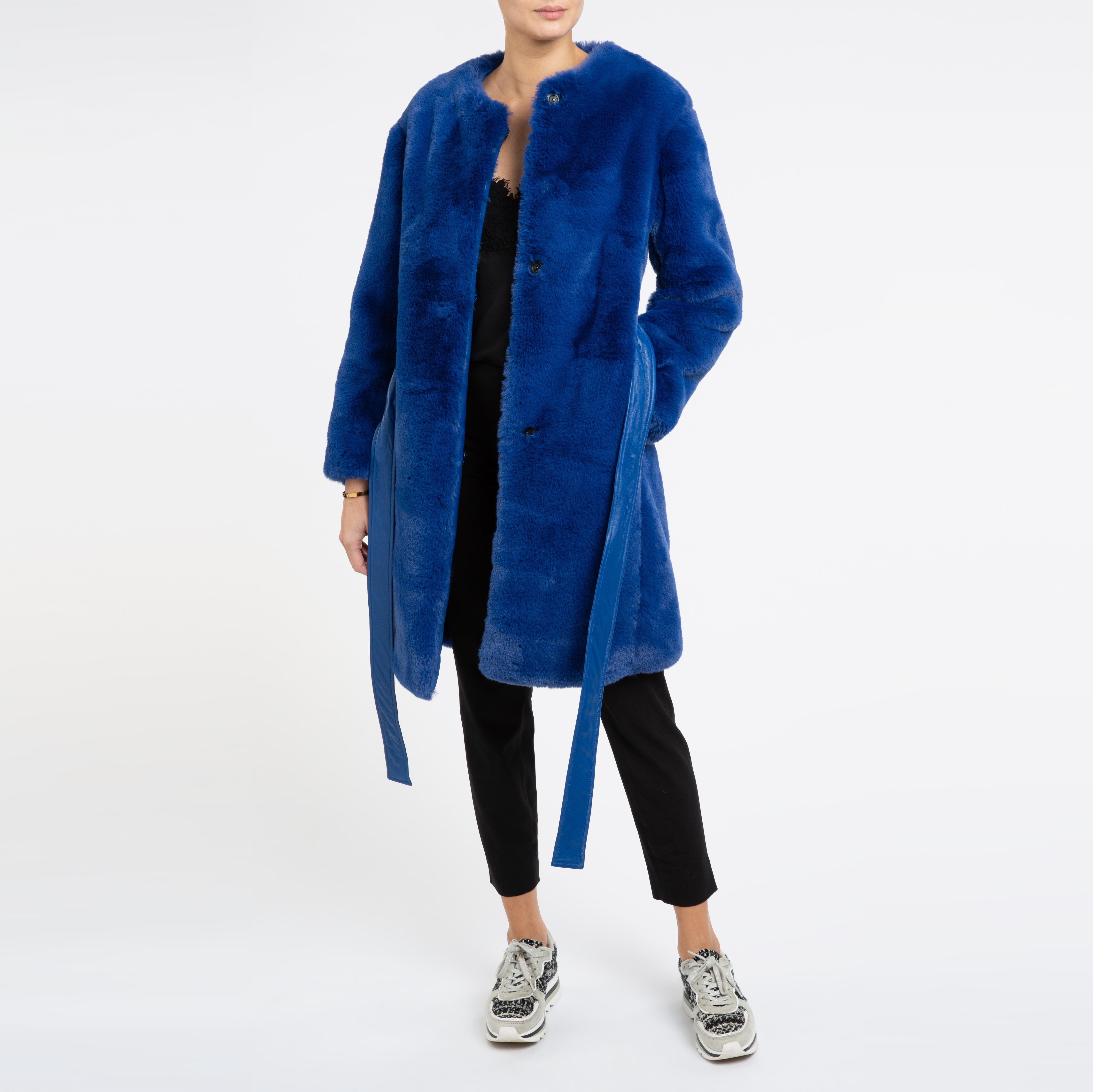 Serena de Verheyen London  Manteau sans col en fausse fourrure bleu - Taille uk 12  en vente 5