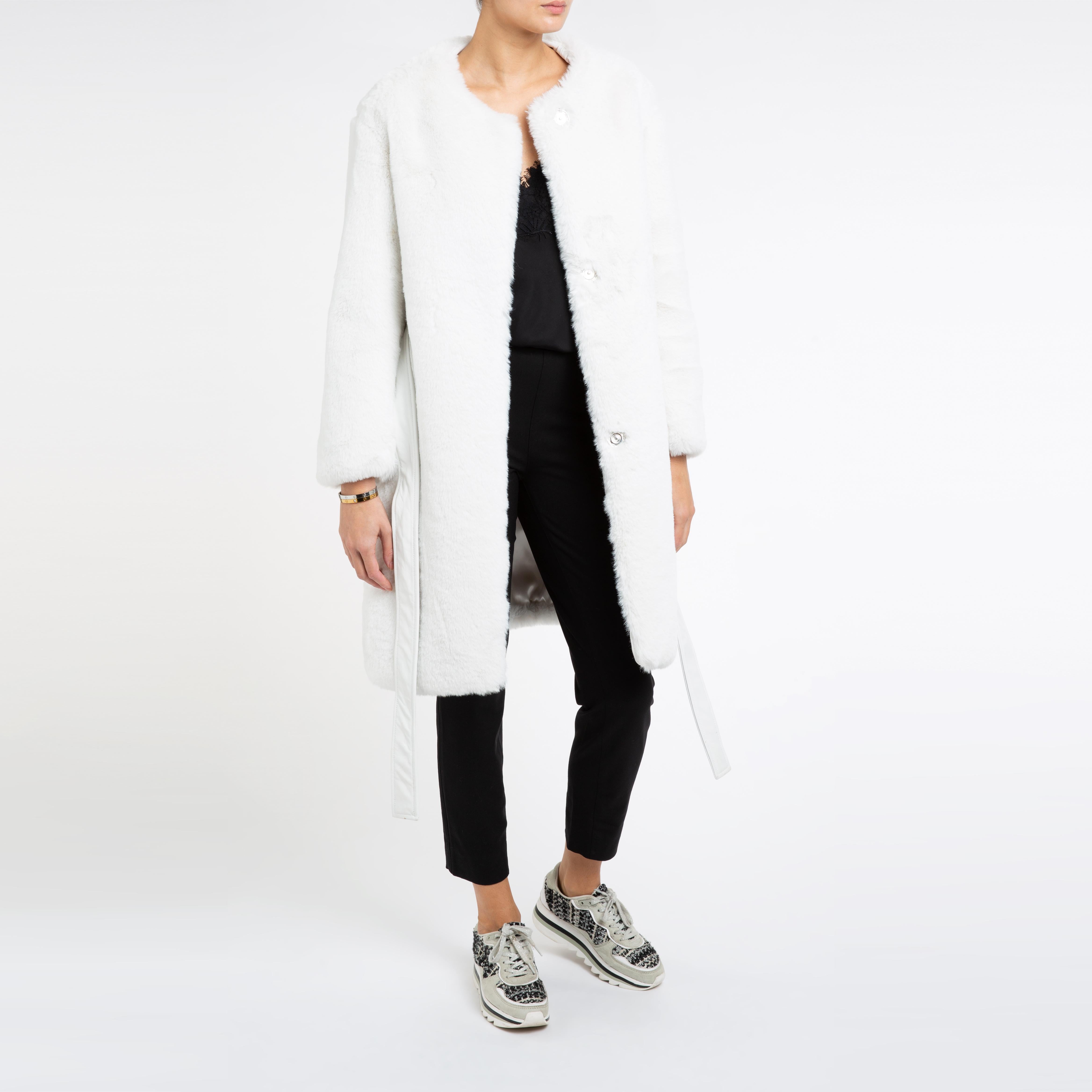 Serena de Verheyen London  Manteau en fausse fourrure sans col en blanc - Taille 10 en vente 2