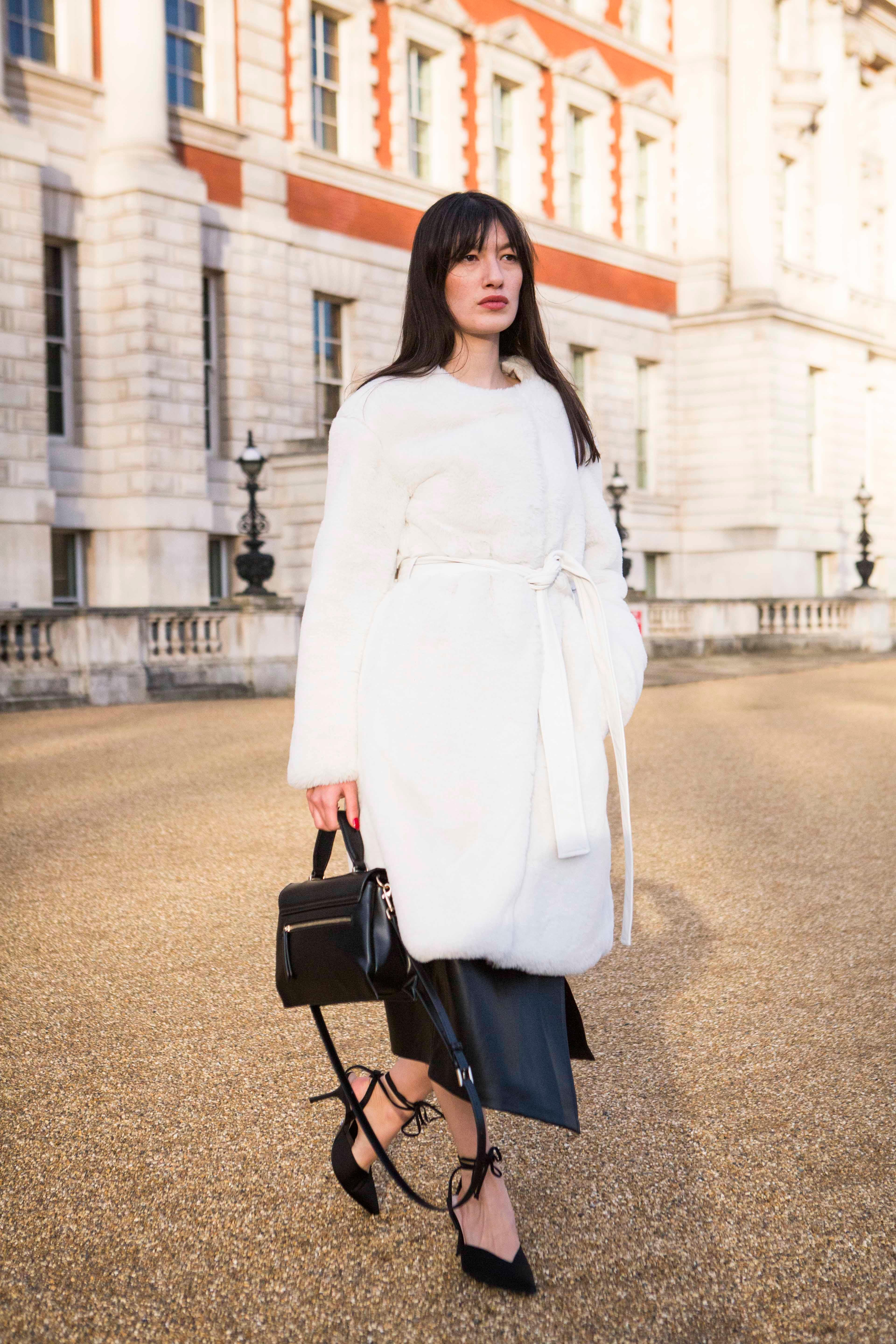 Verheyen London Serena  Collarless Faux Fur Coat in White - Size uk 6 For Sale 2