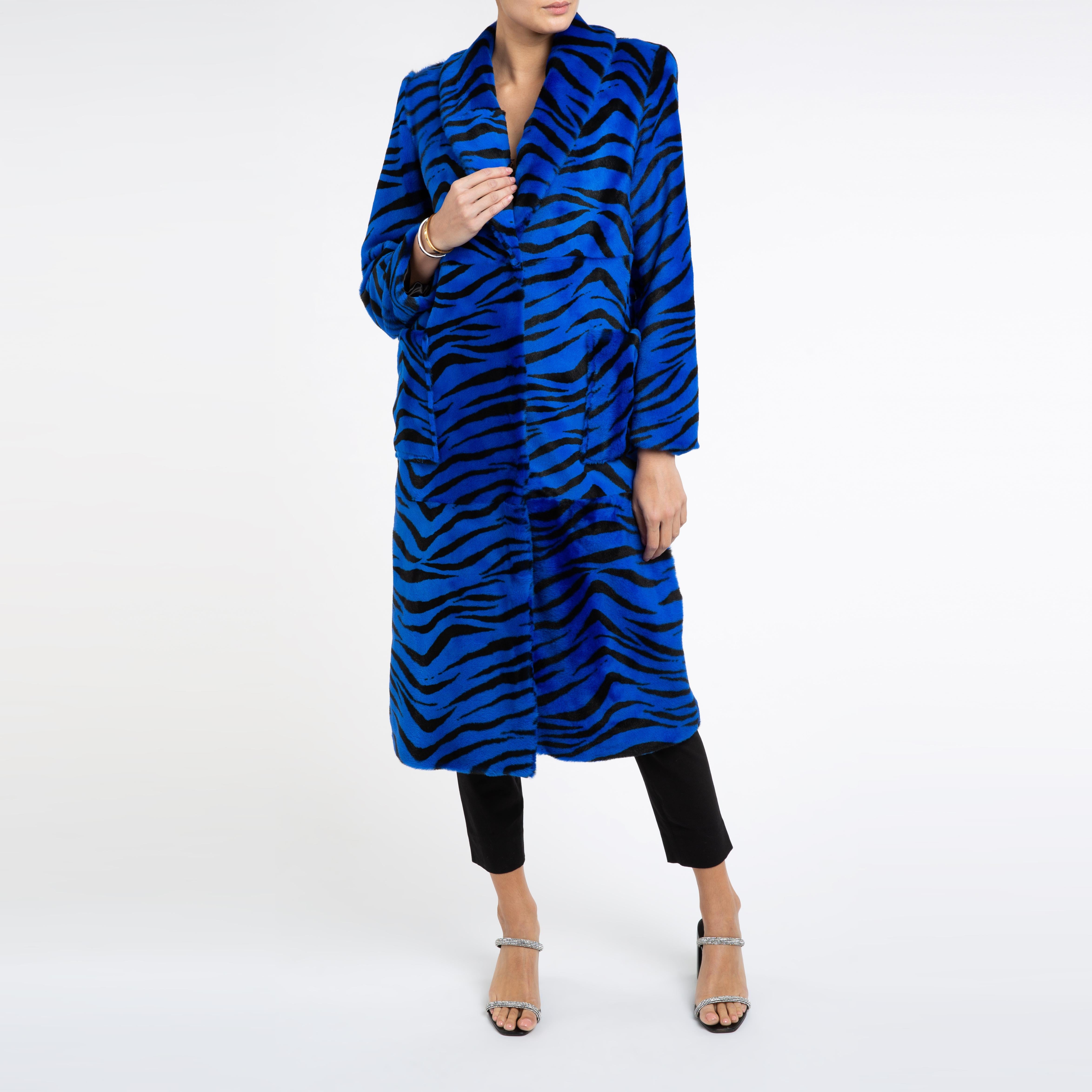 Der Londoner Shearling-Mantel mit blauem Zebra-Druck, Größe uk 8-10 im Angebot 6