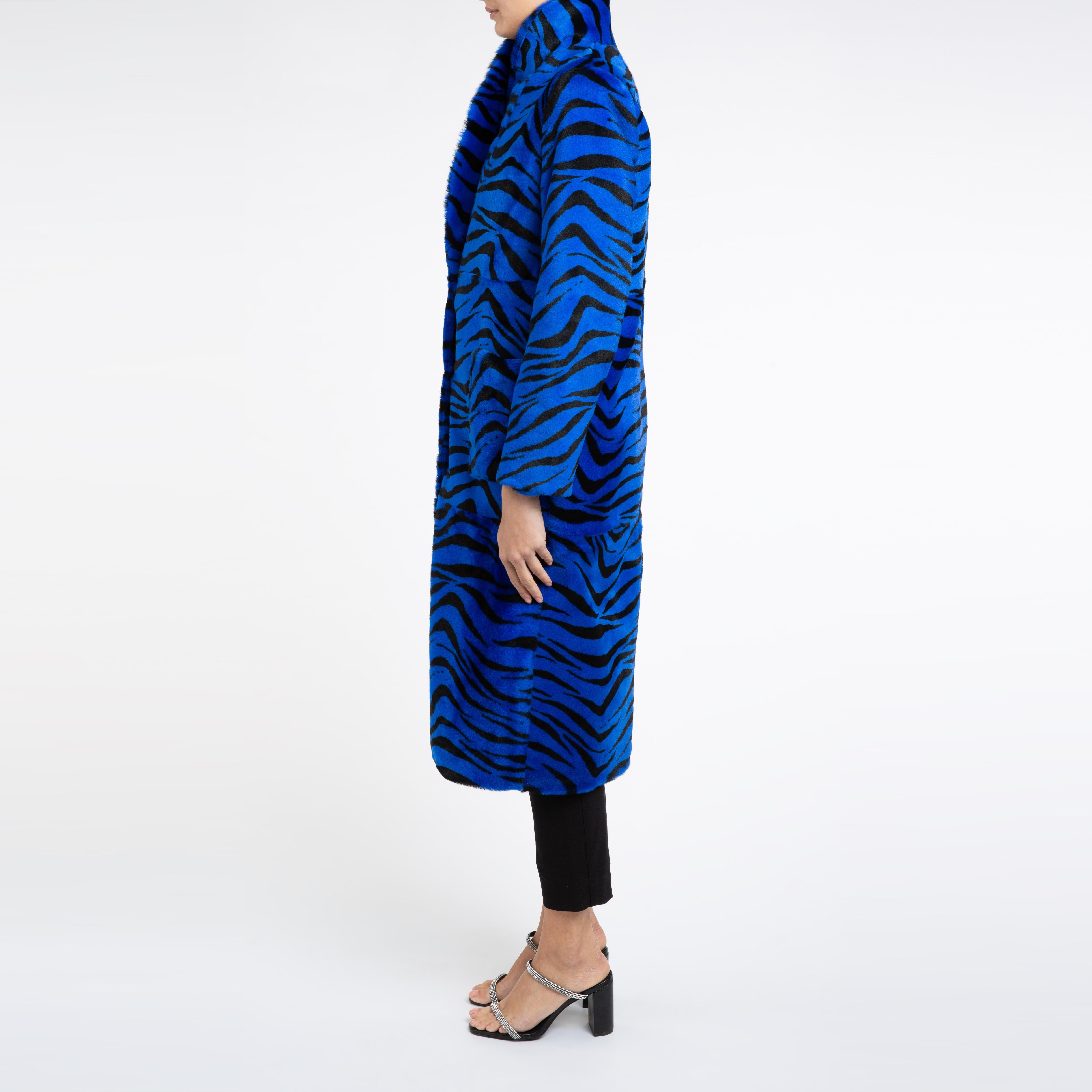 Der Londoner Shearling-Mantel mit blauem Zebra-Druck, Größe uk 8-10 im Angebot 2