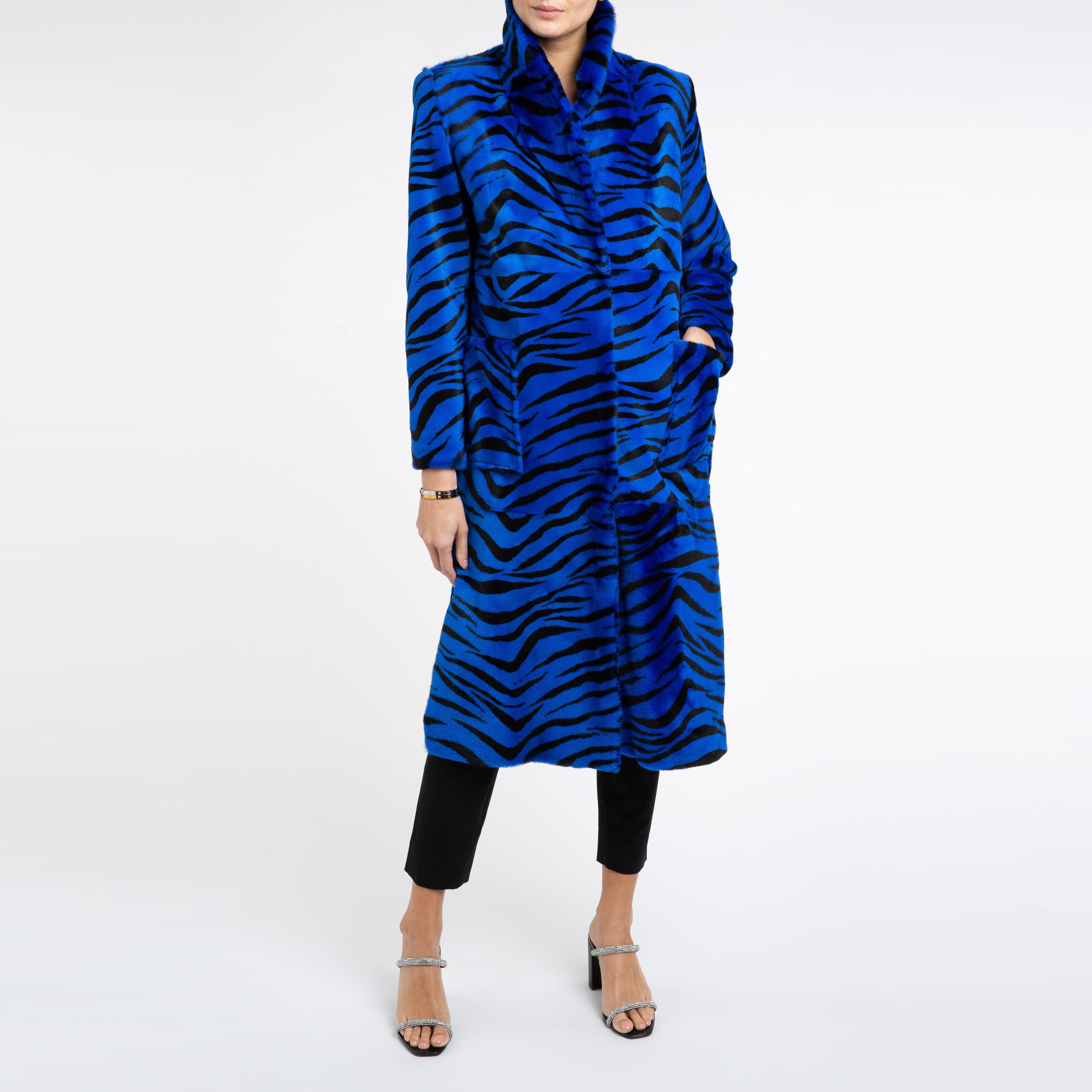 Der Londoner Shearling-Mantel mit blauem Zebra-Druck, Größe uk 8-10 im Angebot 4