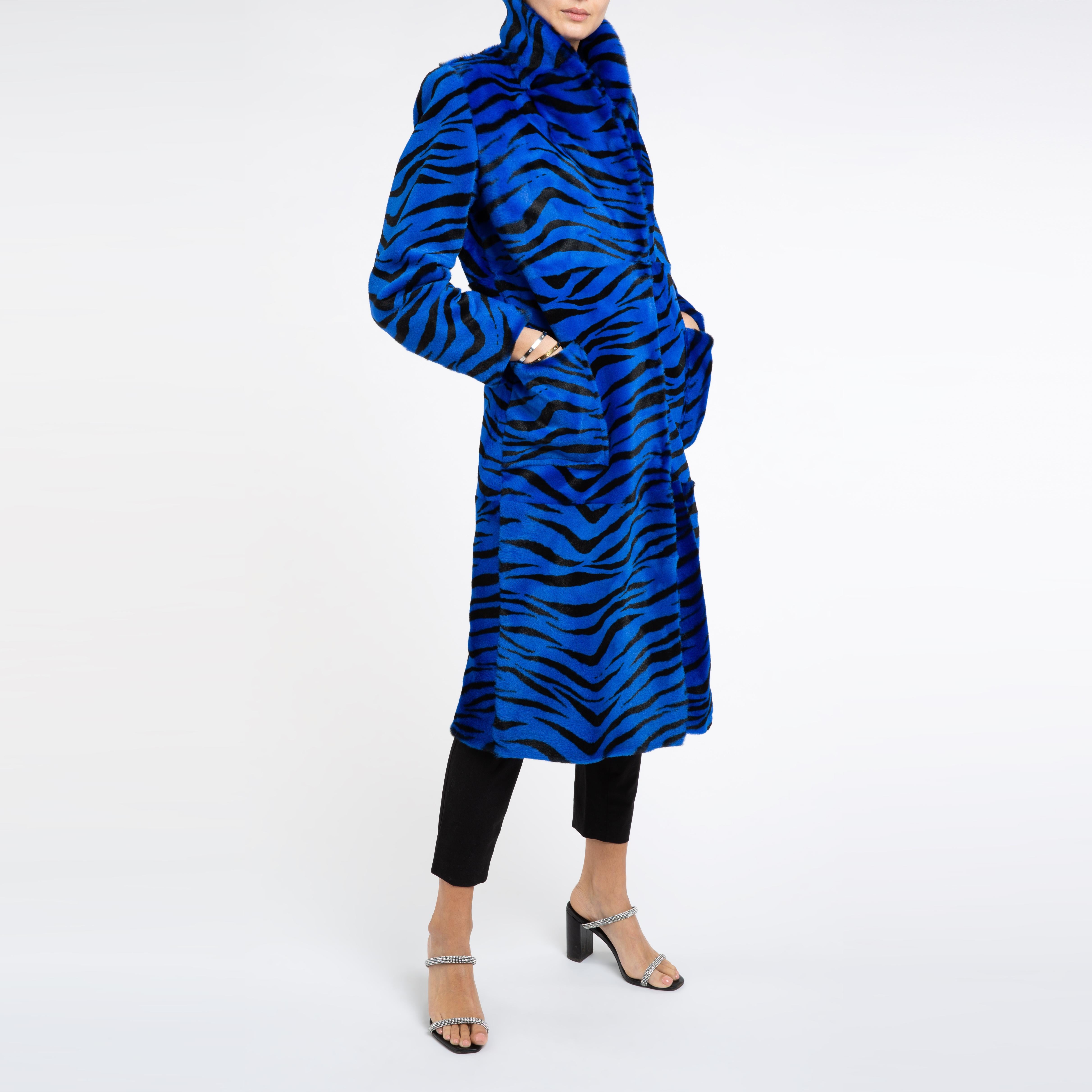 Der Londoner Shearling-Mantel mit blauem Zebra-Druck, Größe uk 8-10 im Angebot 5
