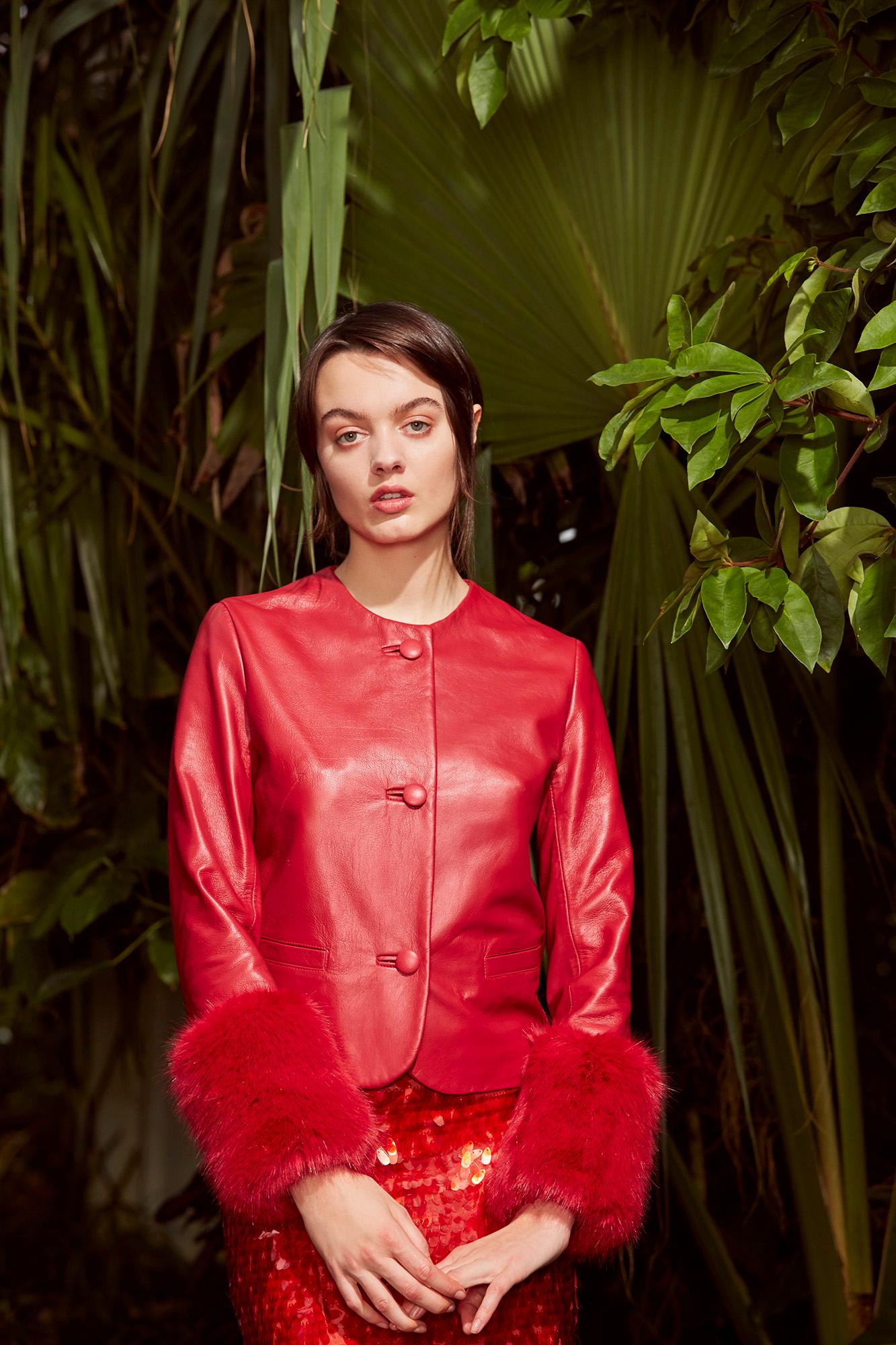 Gekürzte Vita-Jacke aus rotem Leder mit Kunstpelz - Größe uk 12 Damen im Angebot