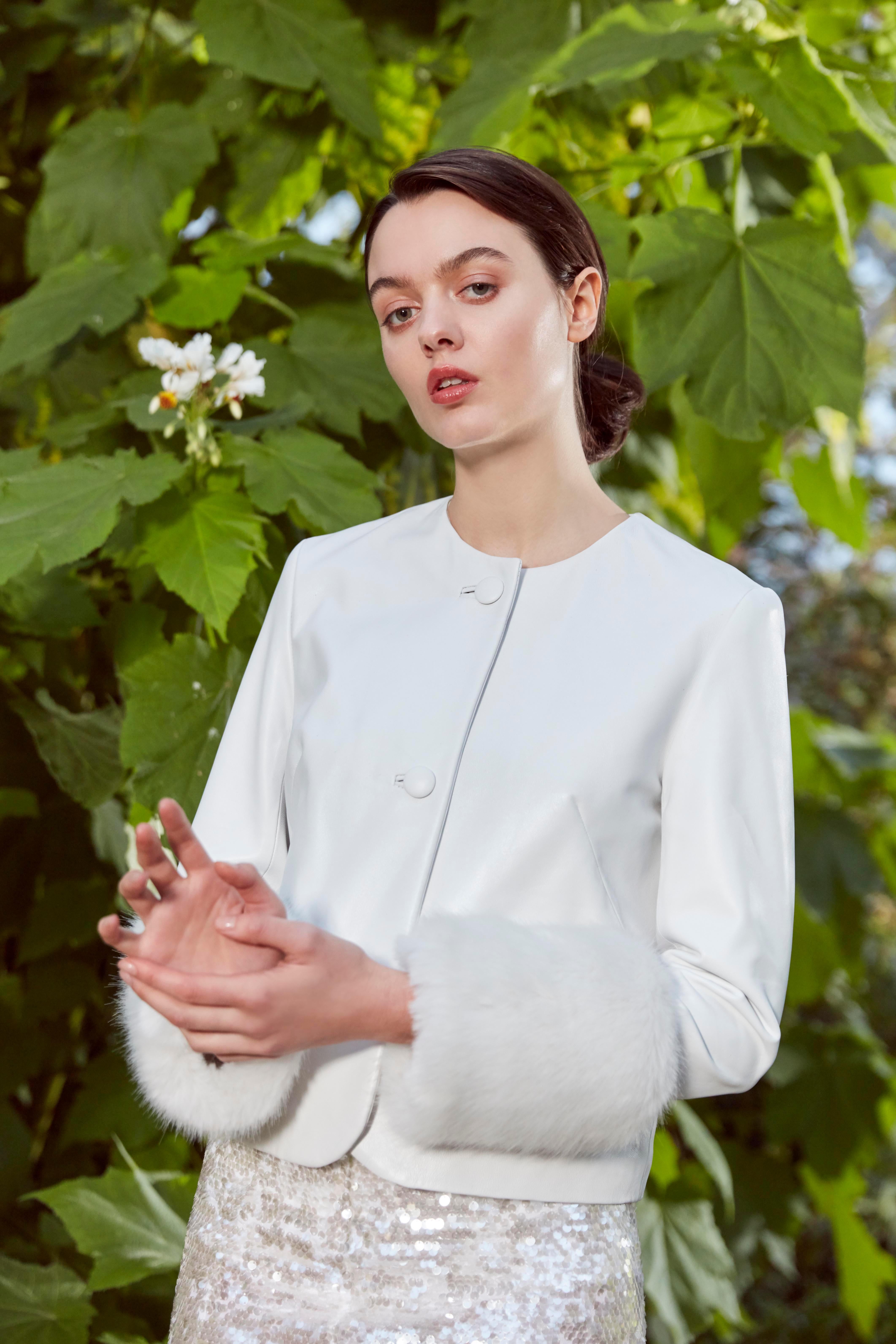 Chaqueta recortada Verheyen Vita de piel blanca con piel sintética - Talla uk 10 en Nuevo estado para la venta en London, GB