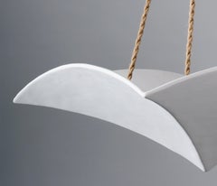 Ciondolo in gesso "Veris" da 26" con corda, alla maniera di Jean-Michel Frank