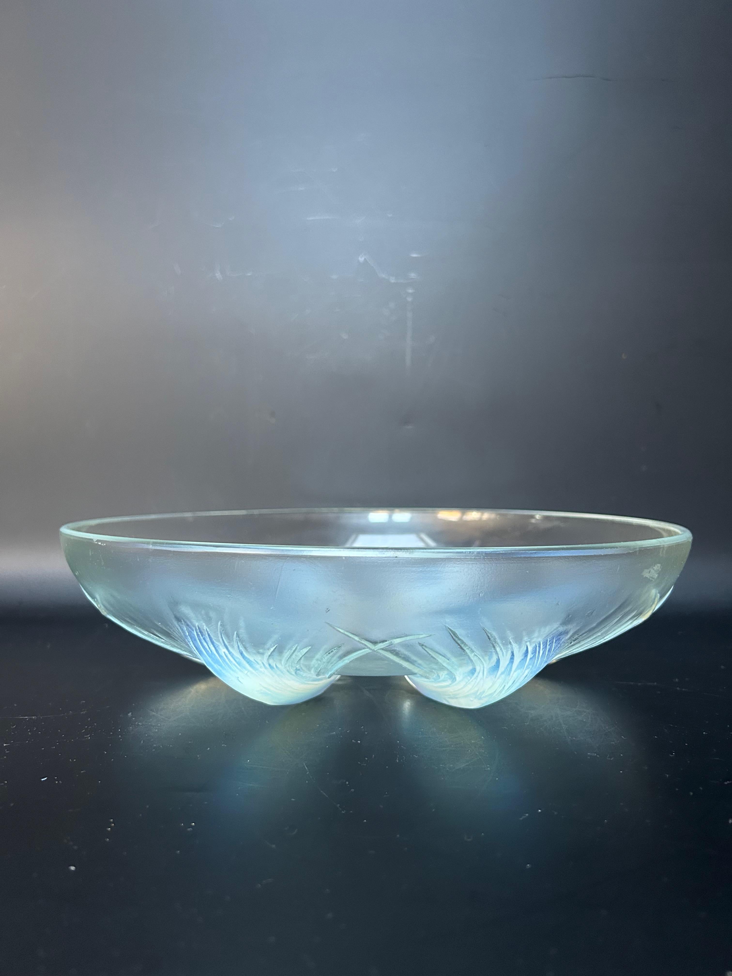 XX secolo Tazza in vetro opalescente Verlys Art Deco in vendita