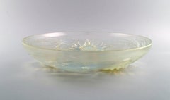Verlys, France, Large Art Deco Bowl in Mouth-Blown Art Glass with Flowers