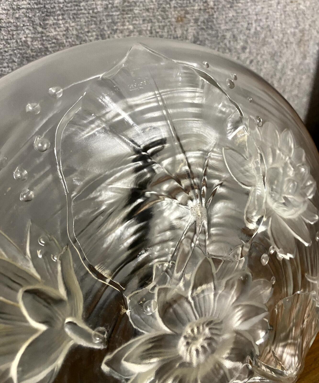 Verlys France Large Pressed Glass Centerpiece Bowl, circa 1940 -1X53 In Good Condition For Sale In Bordeaux, FR
