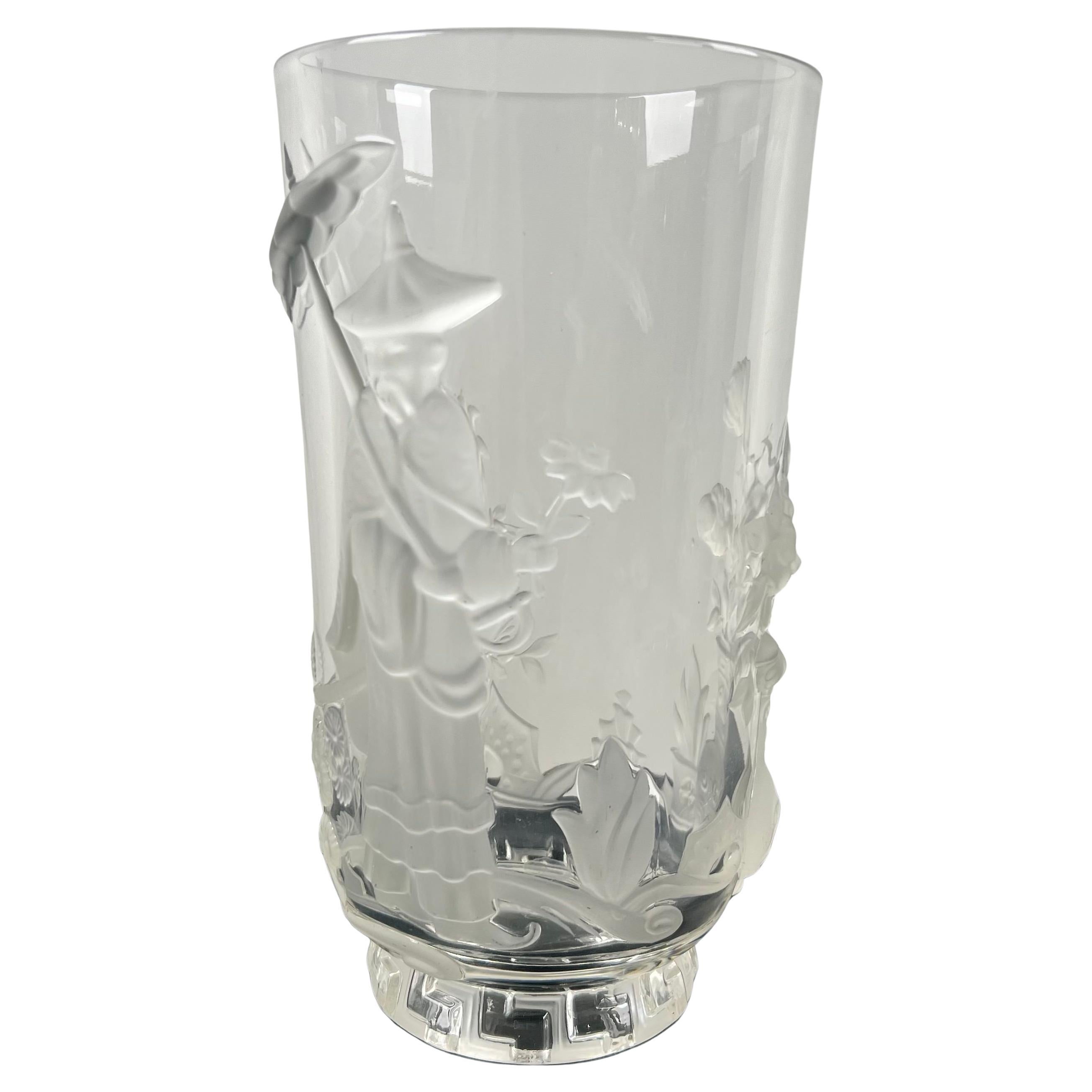 Vase "Mandarin" en verre d
art français dépoli et clair Circa Design en relief circa 1930