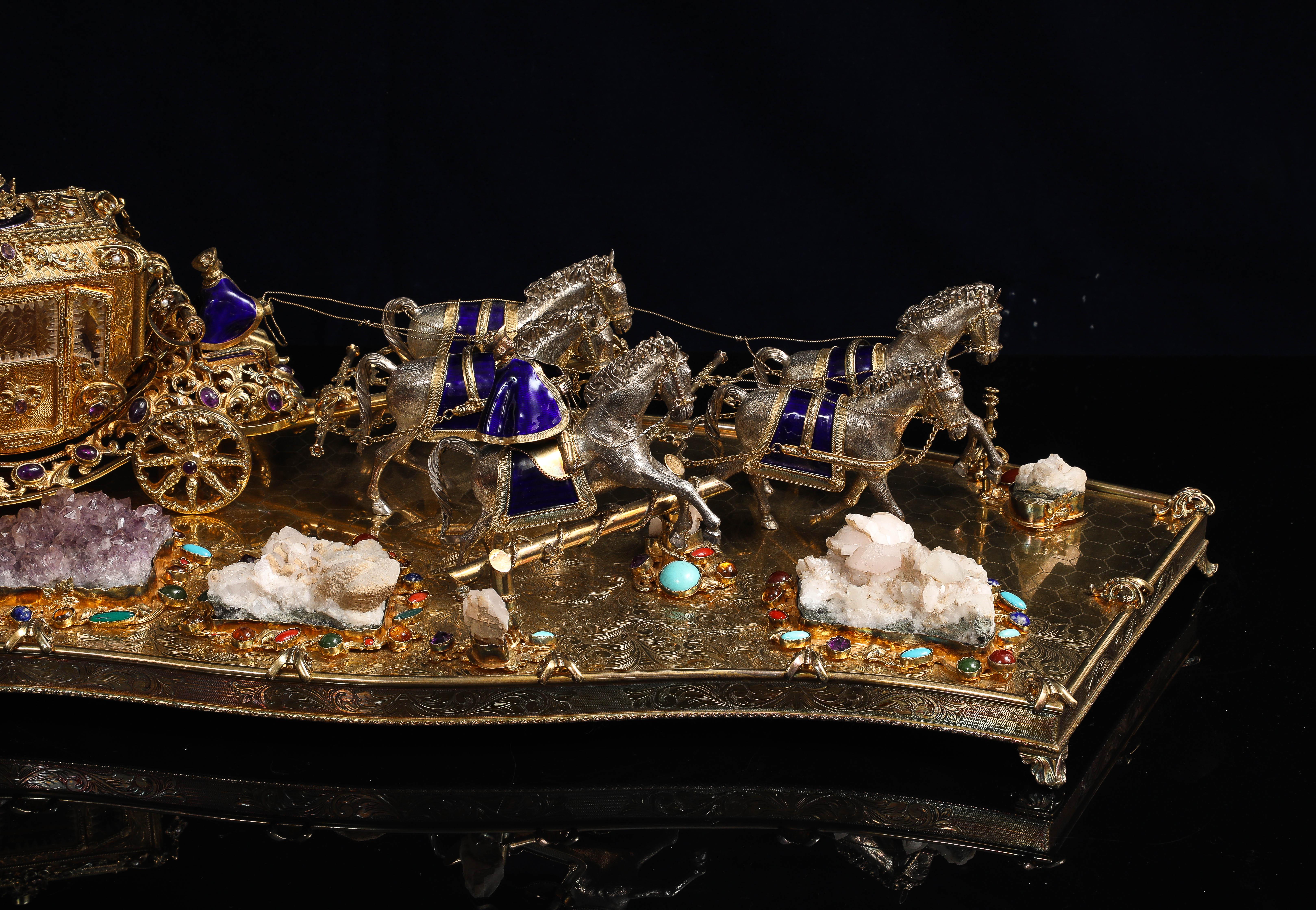 Carrozza in vermeil e pietre preziose con cavalli d'argento smaltati e cocchiere a cavallo In condizioni buone in vendita a New York, NY