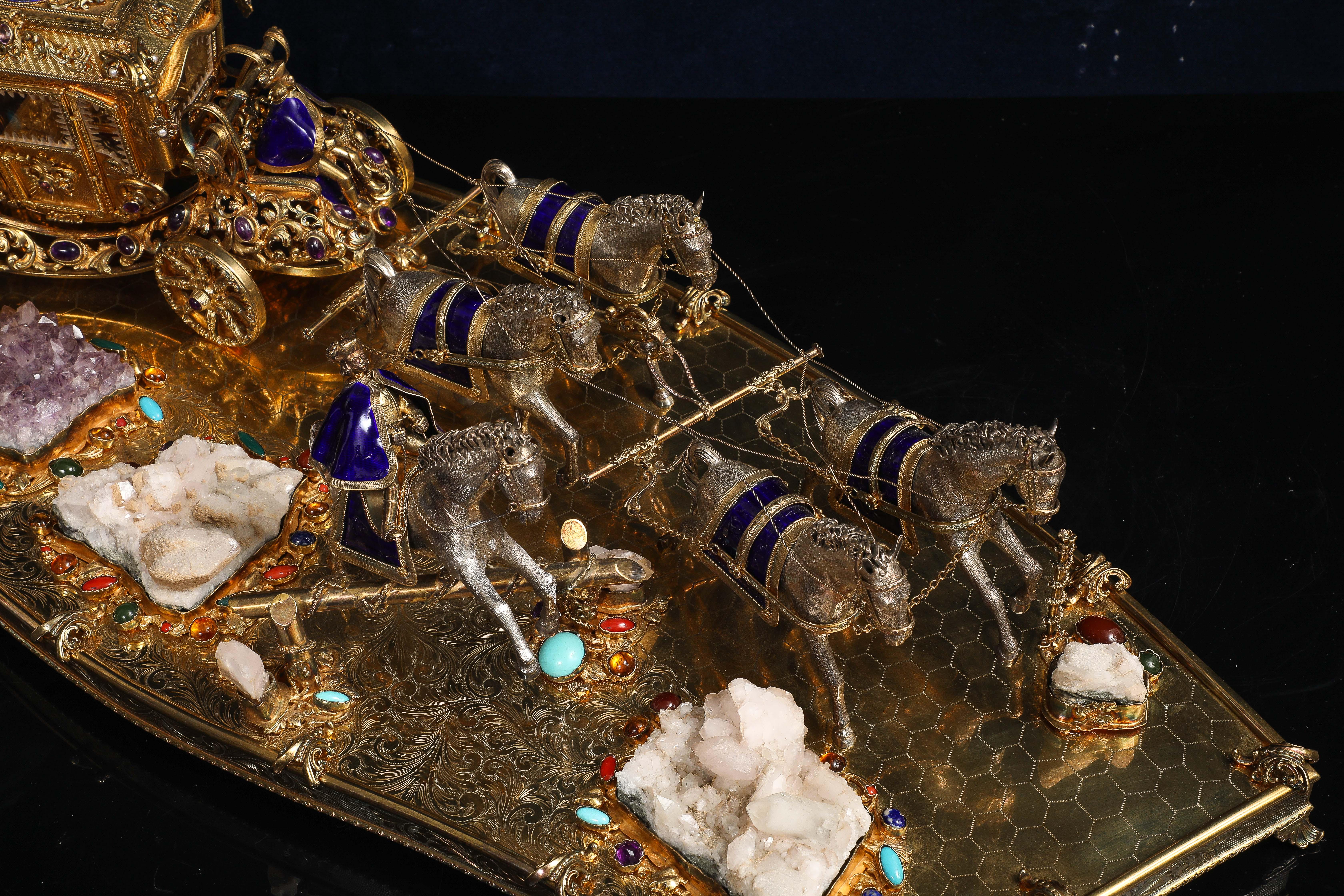 Vermeil Carrozza in vermeil e pietre preziose con cavalli d'argento smaltati e cocchiere a cavallo in vendita