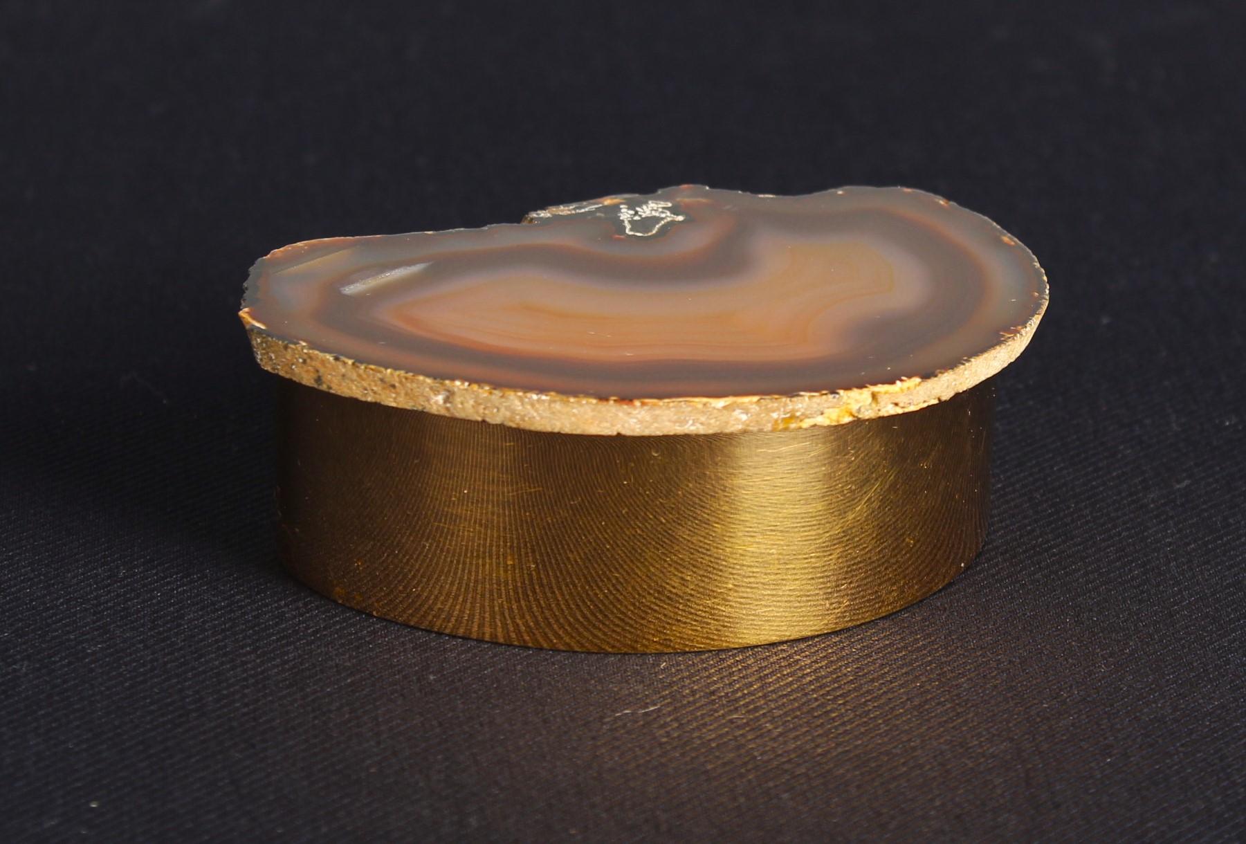 Ein ganz besonderes Schmuckkästchen aus vergoldetem Silber, auf Französisch 