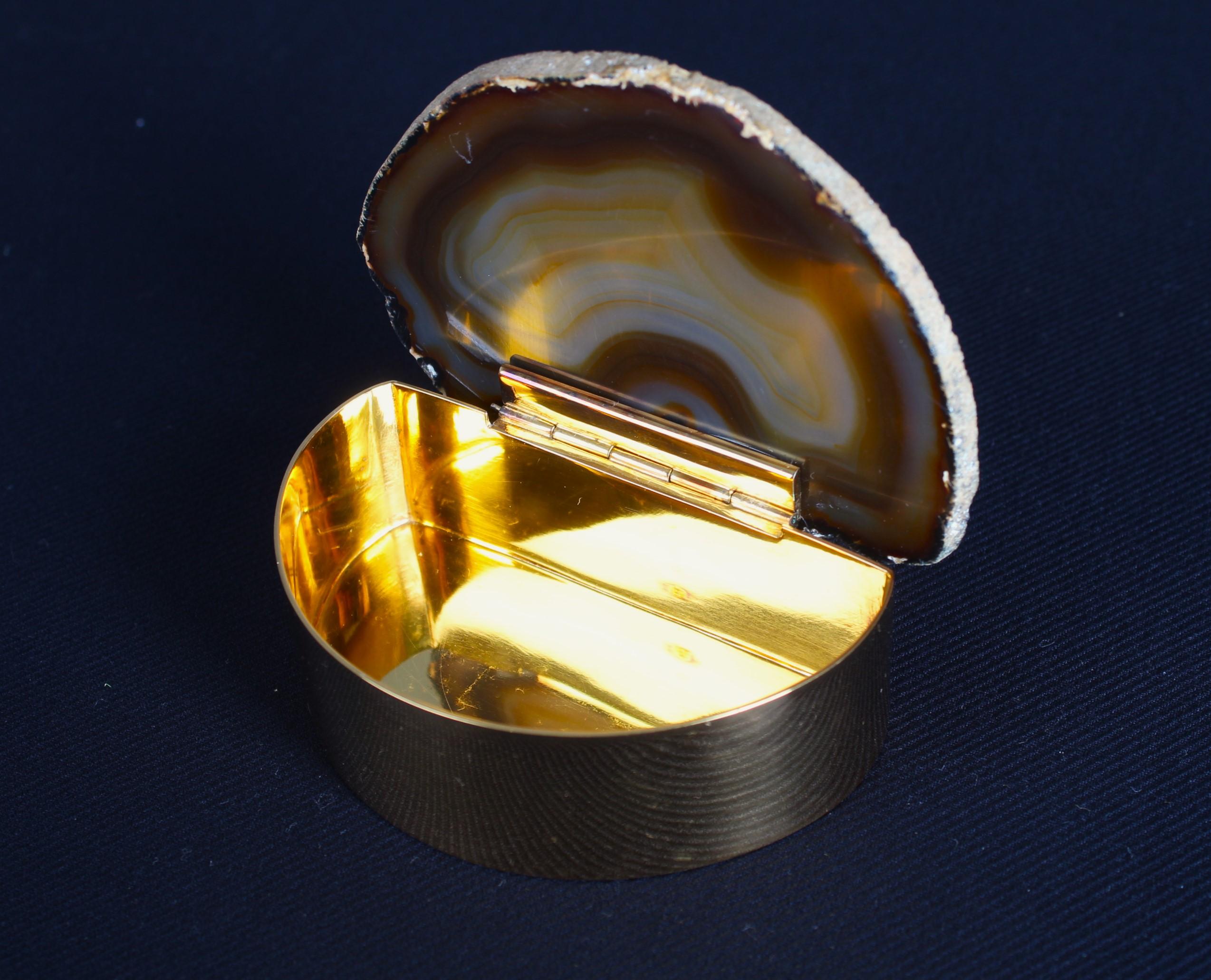 Schmuckkästchen aus Vermeil mit Edelsteindeckel, Frankreich, Silber vergoldet (20. Jahrhundert) im Angebot