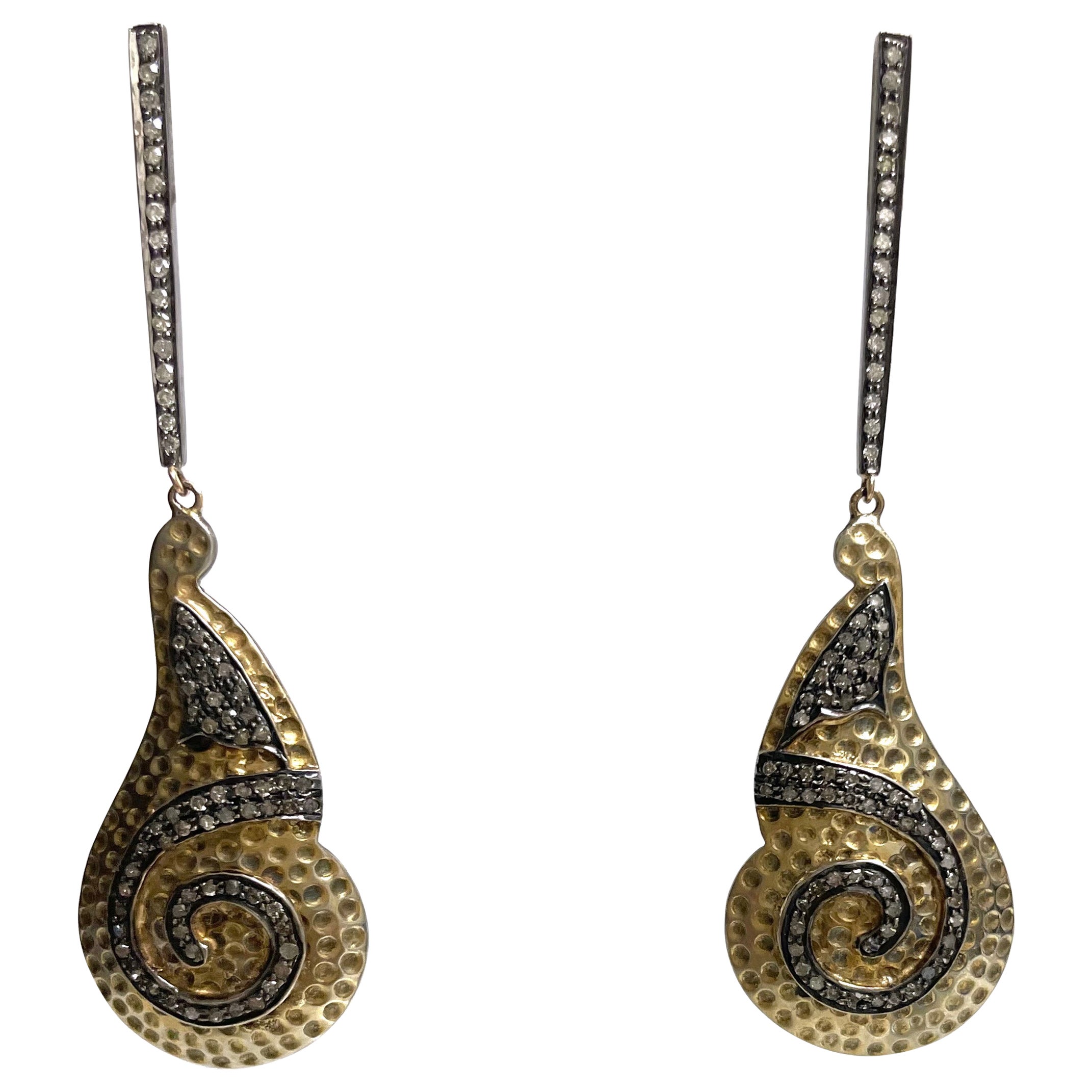 Boucles d'oreilles en Vermeil avec un tourbillon de diamants pavés