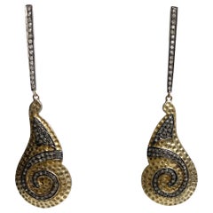 Boucles d'oreilles en Vermeil avec un tourbillon de diamants pavés