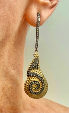 Boucles d'oreilles en Vermeil avec un tourbillon de diamants pavés
