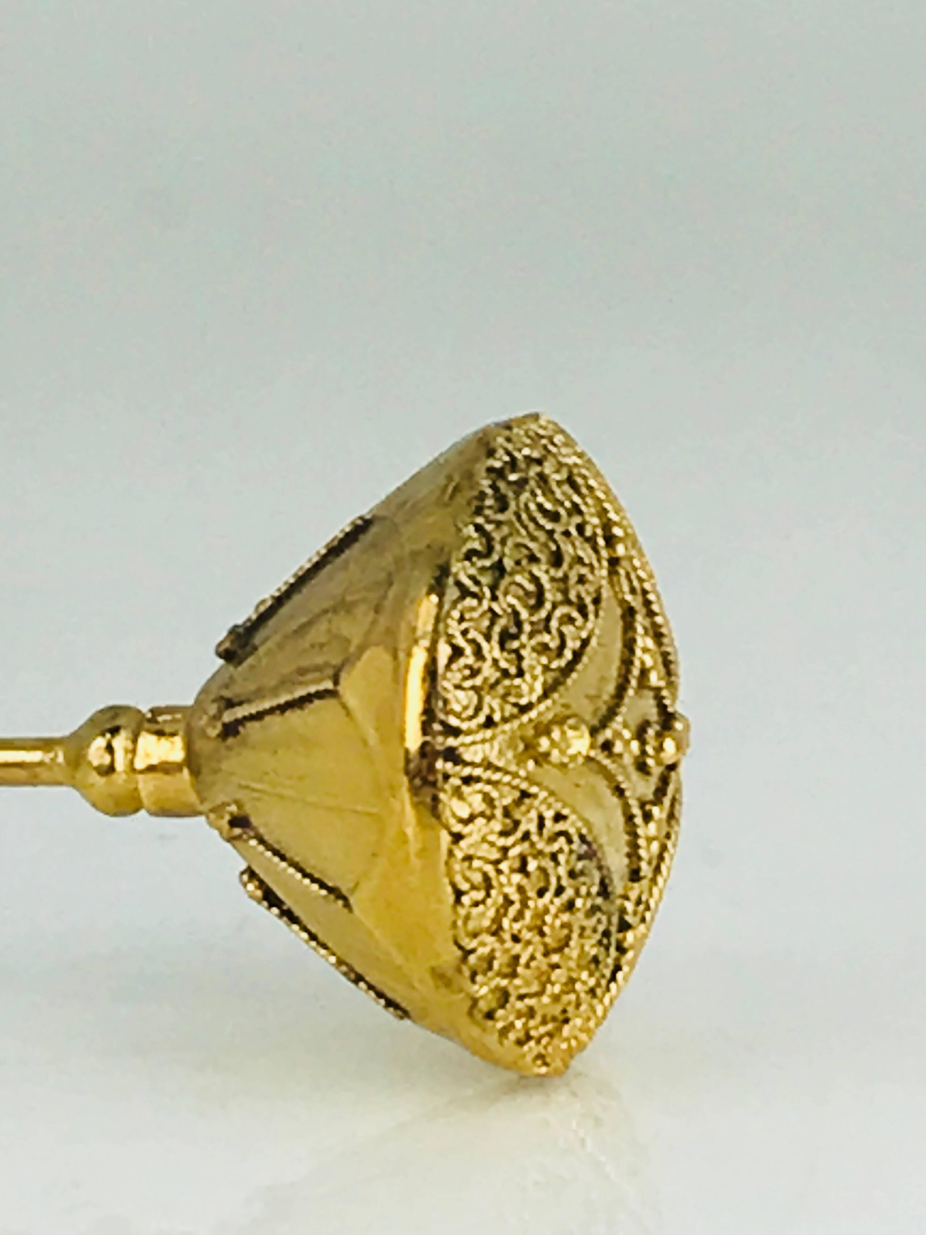 Vermeil, Victorian Scroll Encrusted Hat Pin
Circa 1840
Gilted, vermeil gold

.65 x .60 inches wide is the top width
6.5 inches in length

GIA Gemologist inspected & evaluated