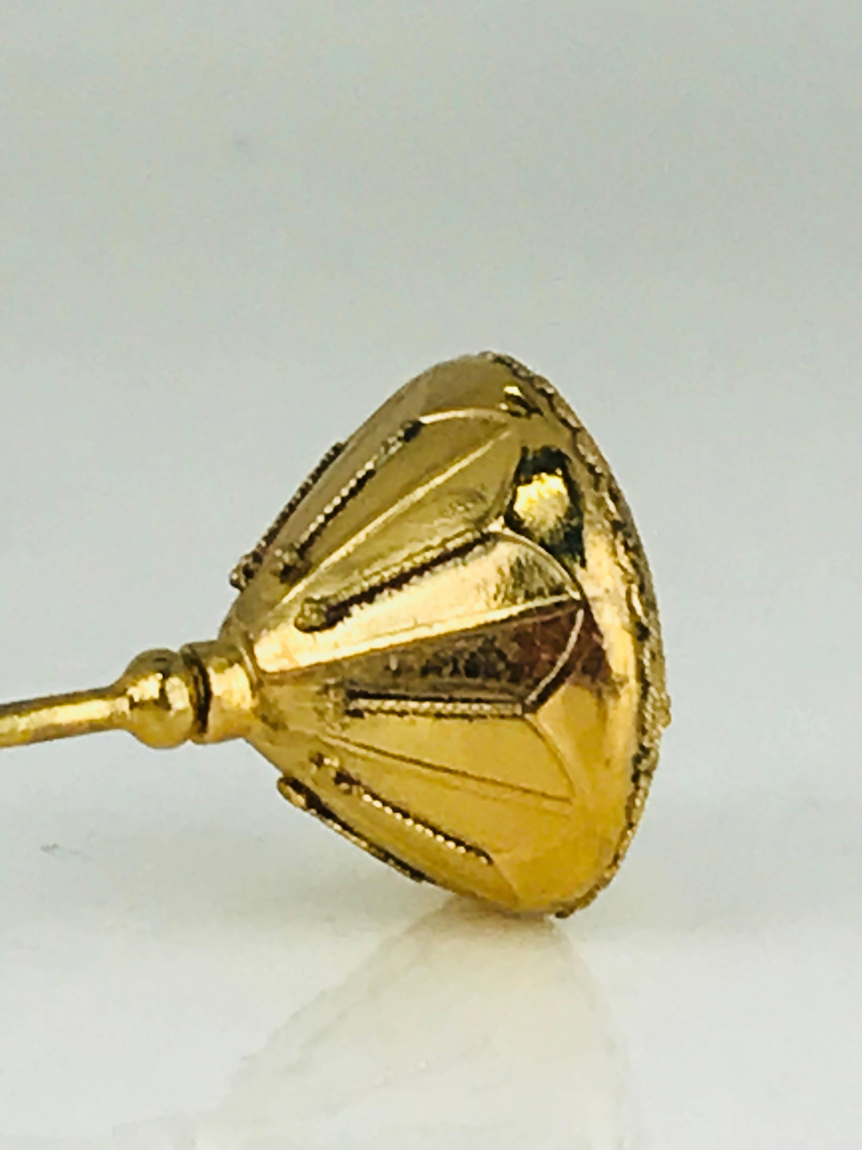 Vermeil, Victorian Scroll Encrusted Hat Pin, Vermeil Gold Gilt In Excellent Condition For Sale In Aliso Viejo, CA