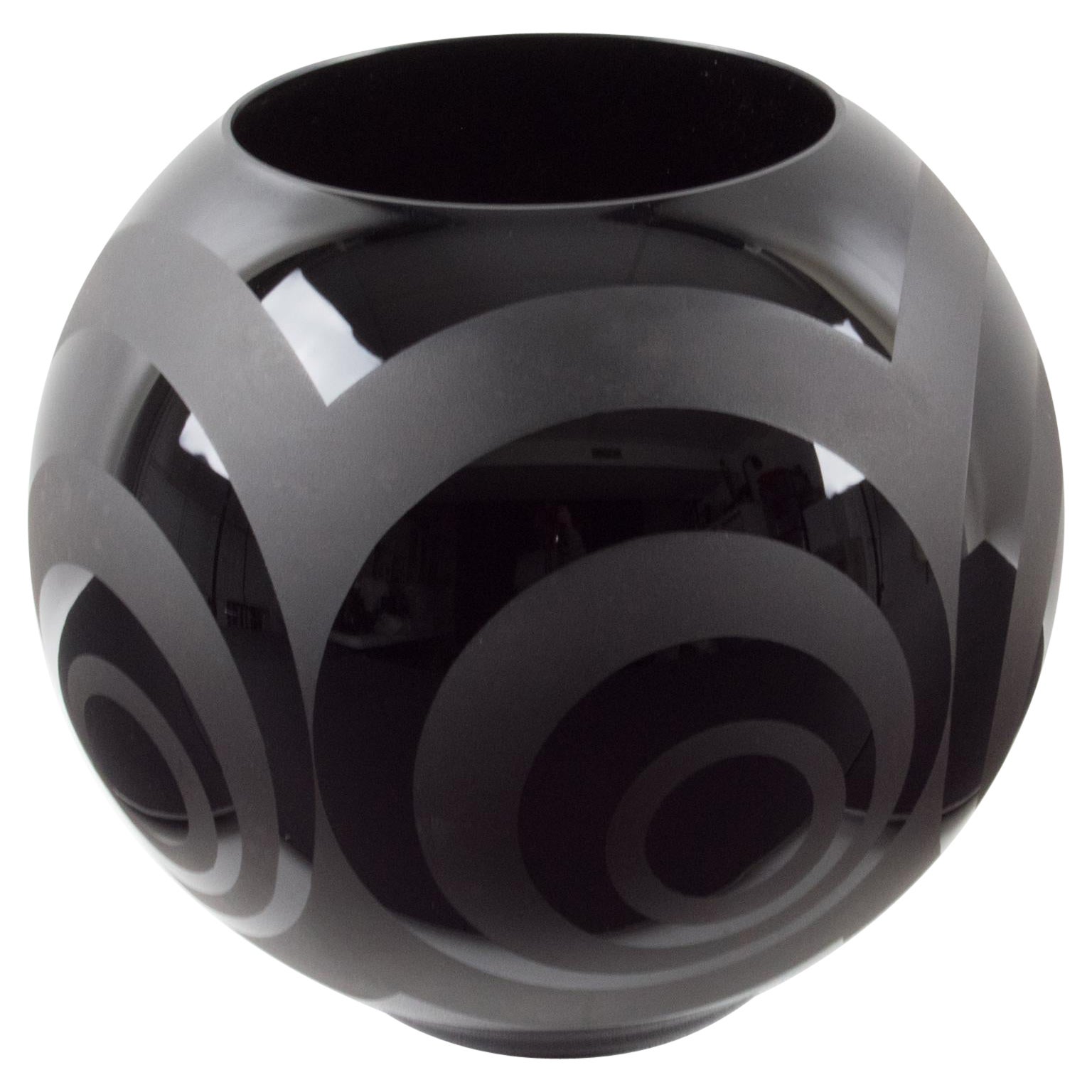 Vase en verre opalin noir dépoli VerMer France Art Déco, années 1930