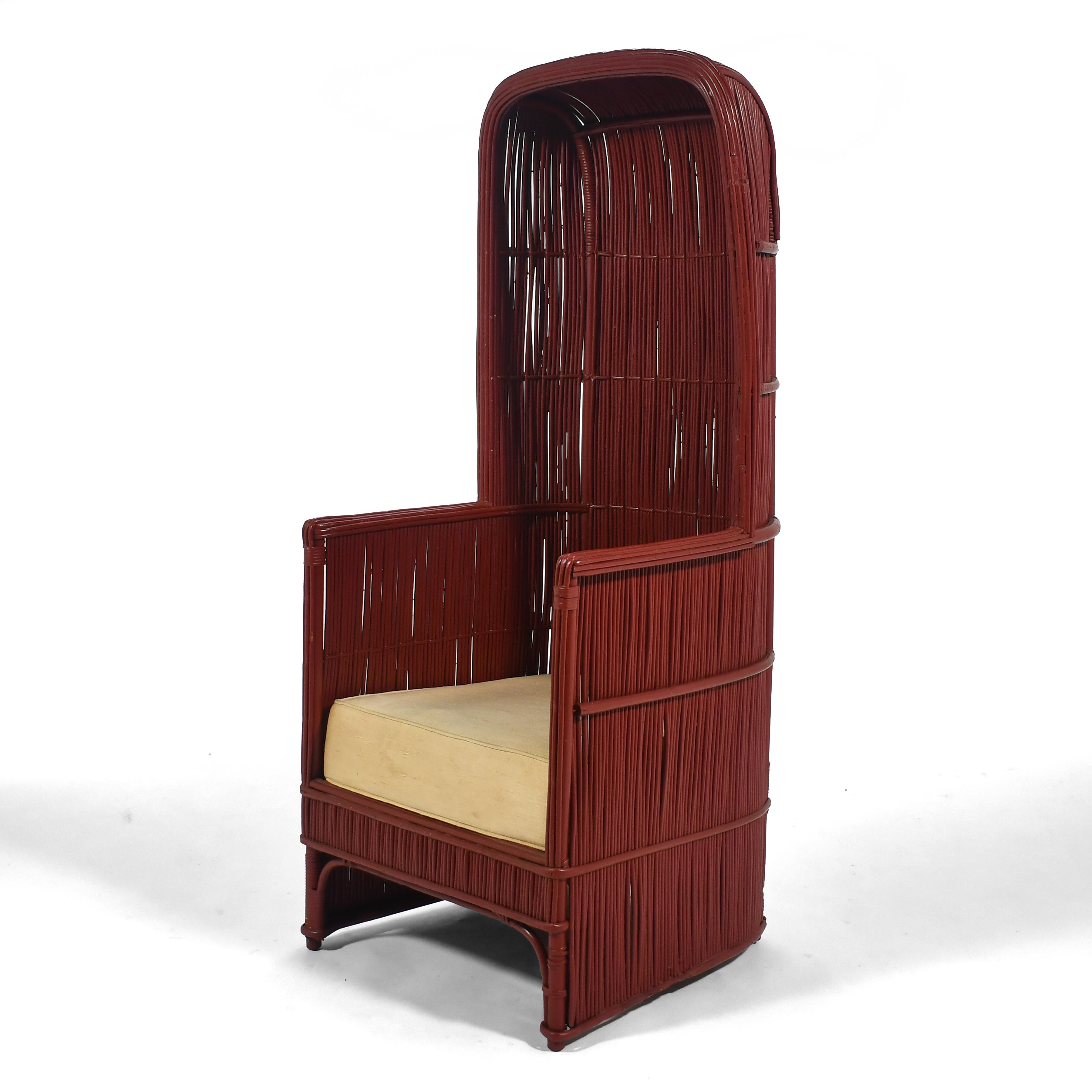 Asiatique Chaise à baldaquin en rotin rouge vermillon en vente