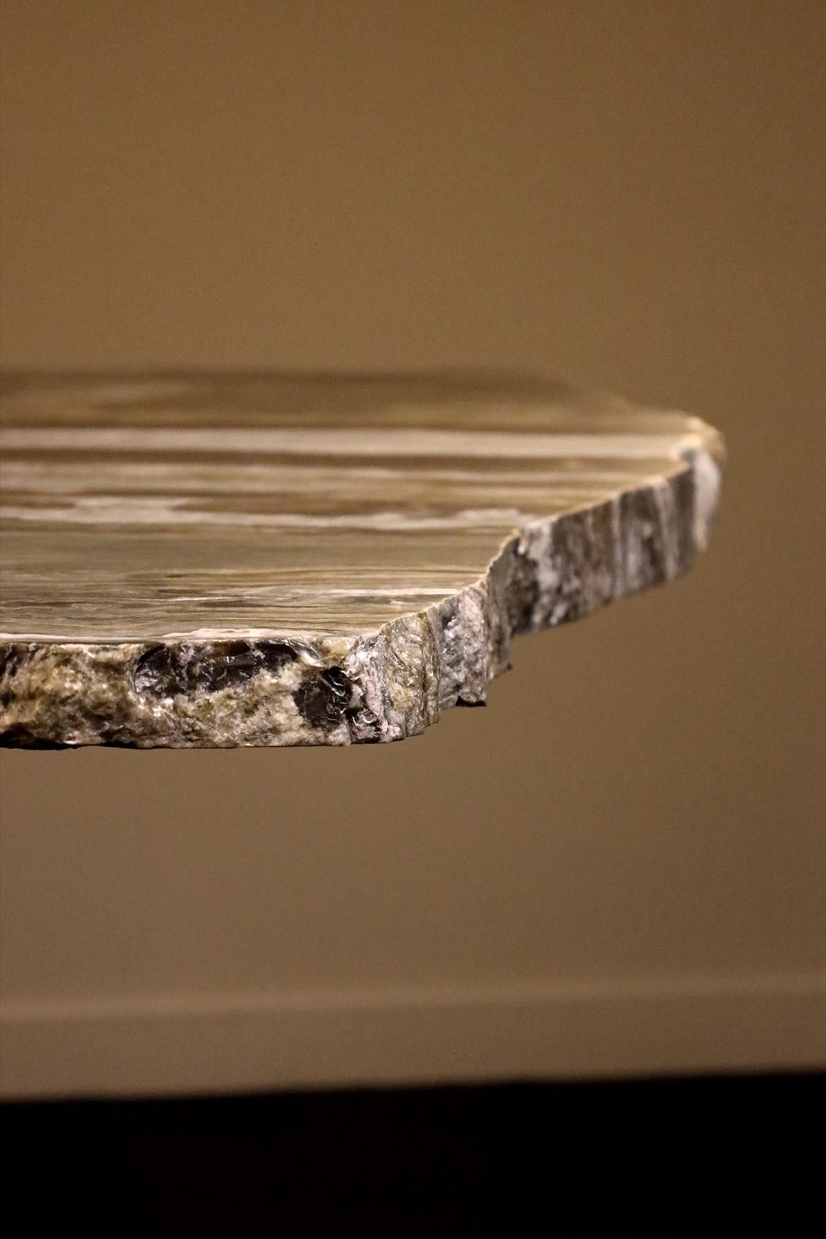 Laiton Table de salle à manger en marbre du Vermont en vente