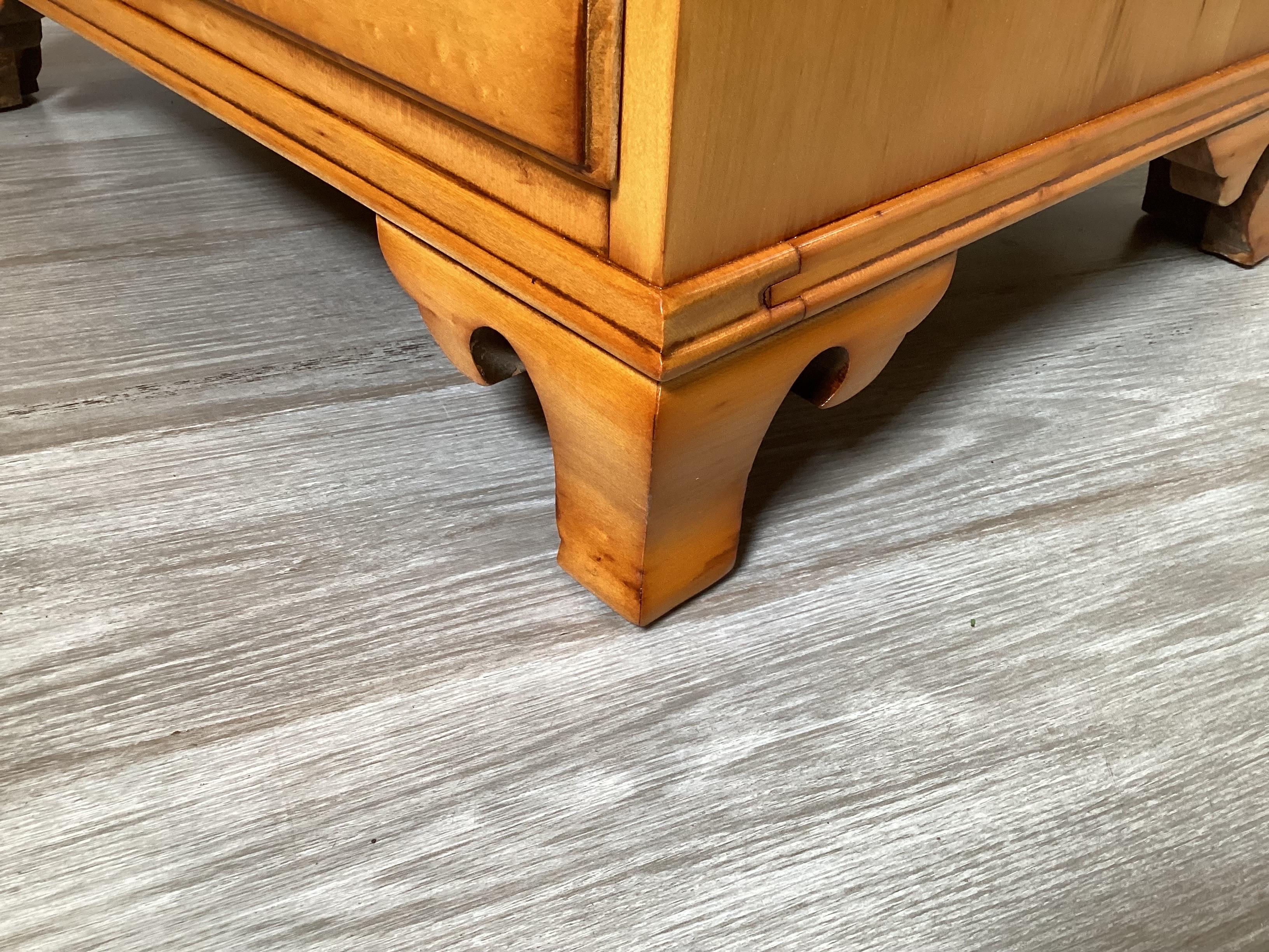 Commode en érable massif du Vermont Commode de célibataire en vente 3