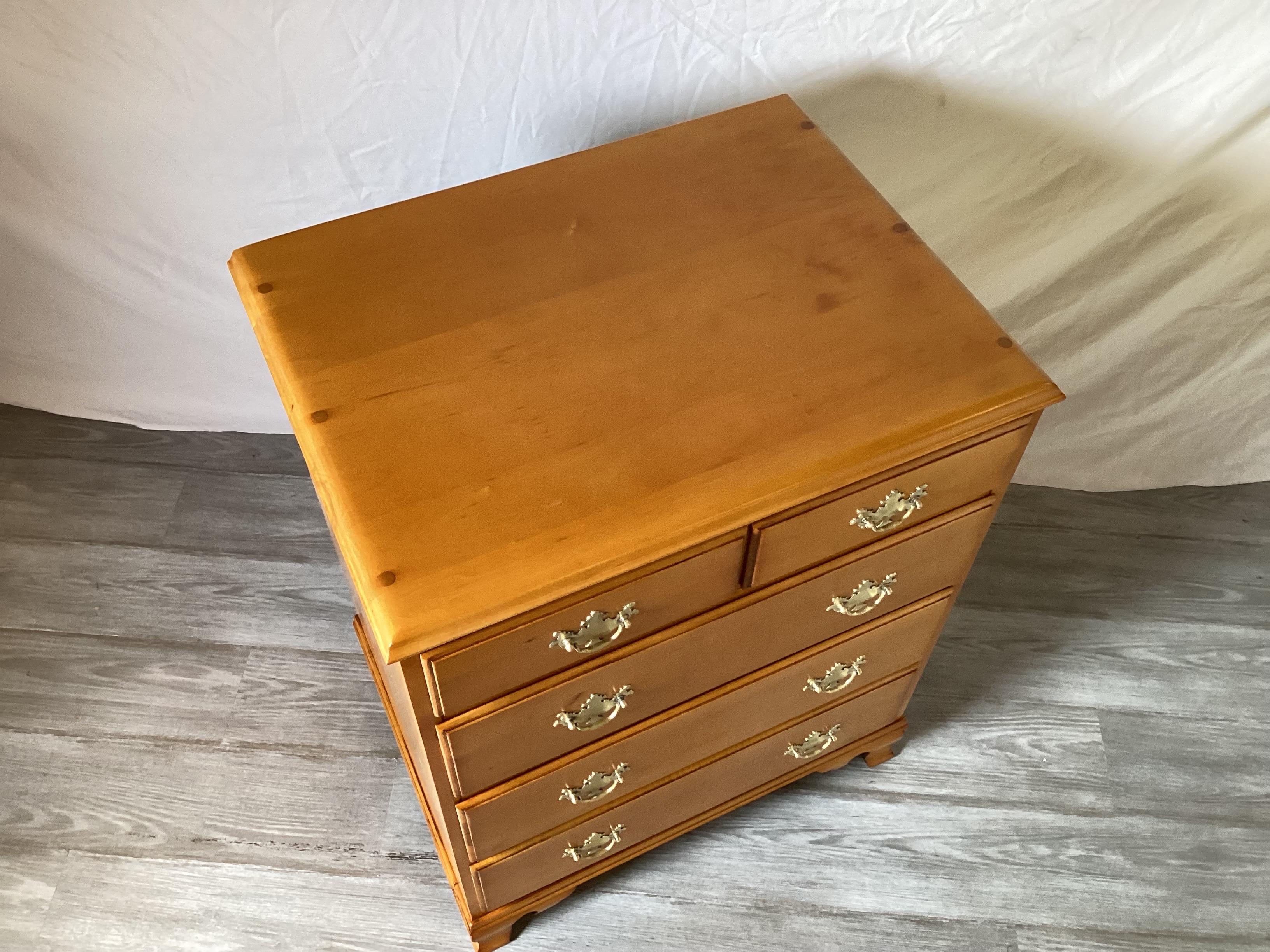 American Vermont Solid Maple Chest of Drawers Bachelors Chest  For Sale