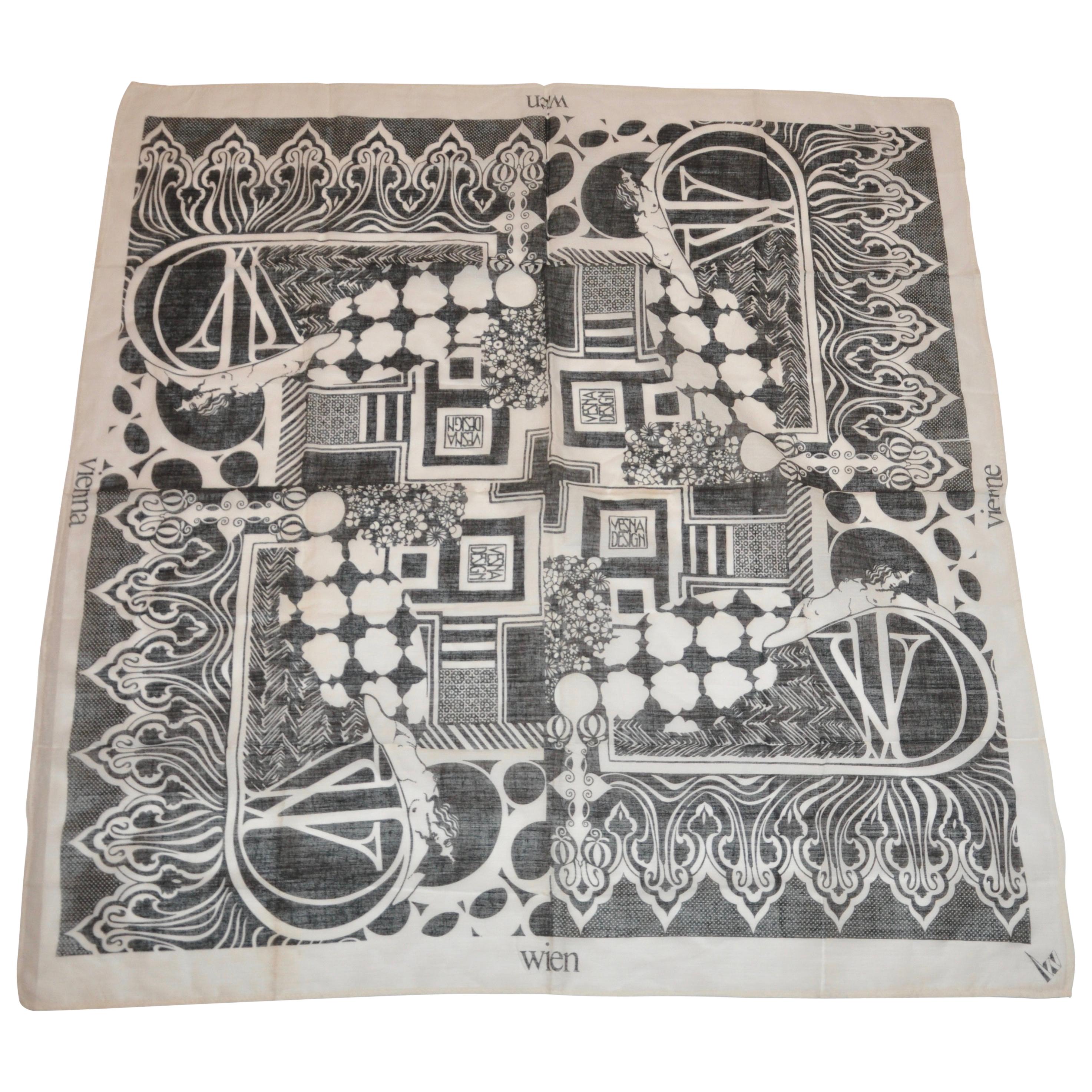 Écharpe en coton noire et blanche « Mod Hippie » de Verna Design en vente