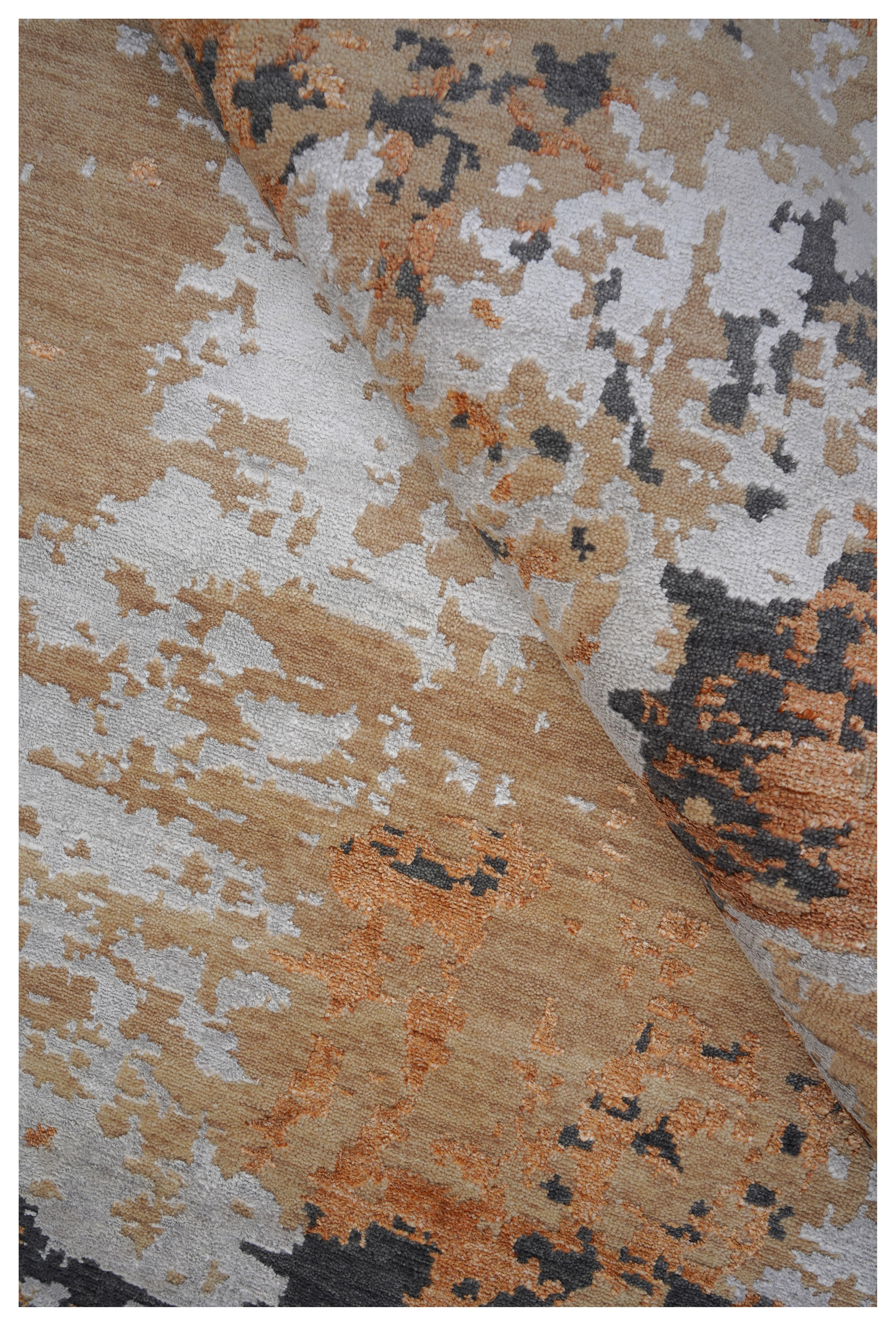 Verna Hand Knotted Modern Silk Rug in Charcoal Rust & Grey Blue Colours by Hands (Indisch) im Angebot