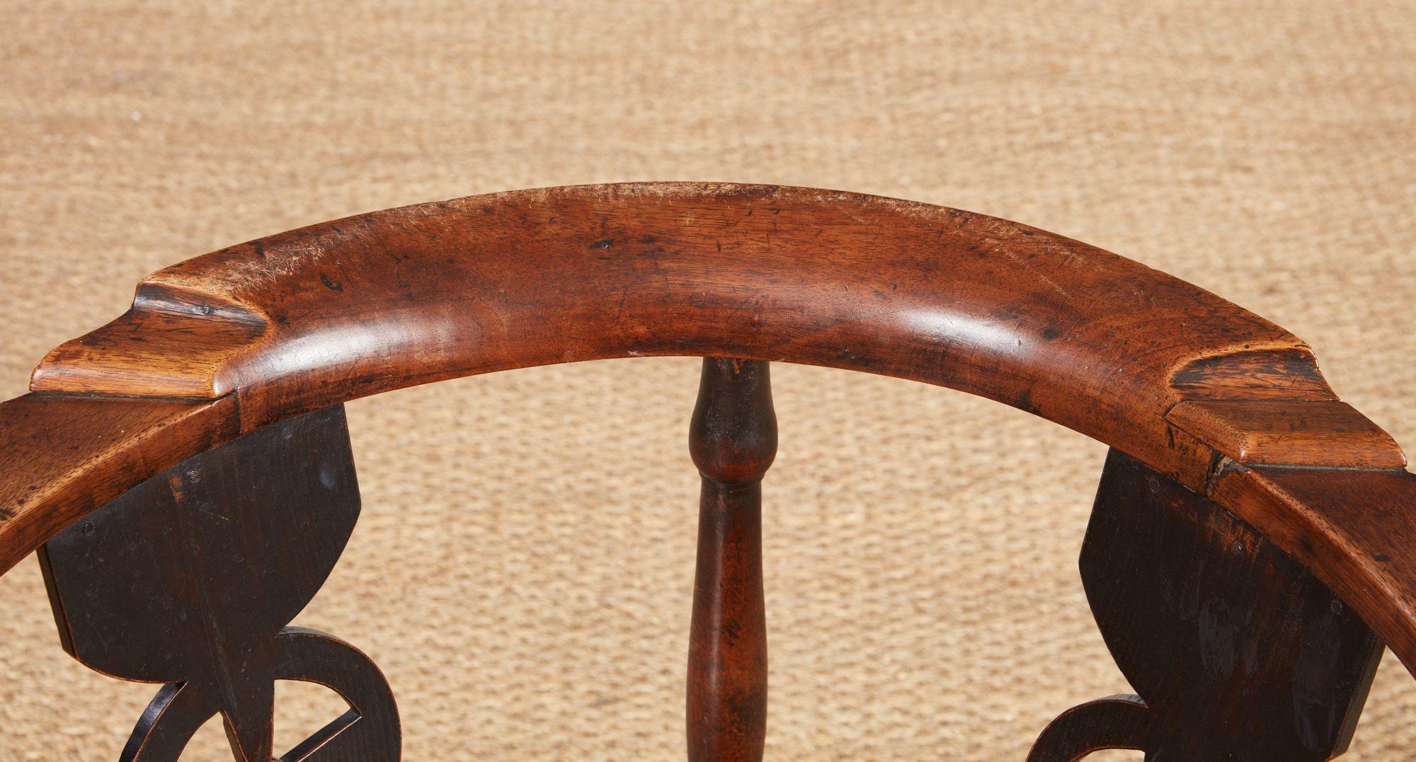 Vernacular English Corner Chair In Good Condition For Sale In Greenwich, CT