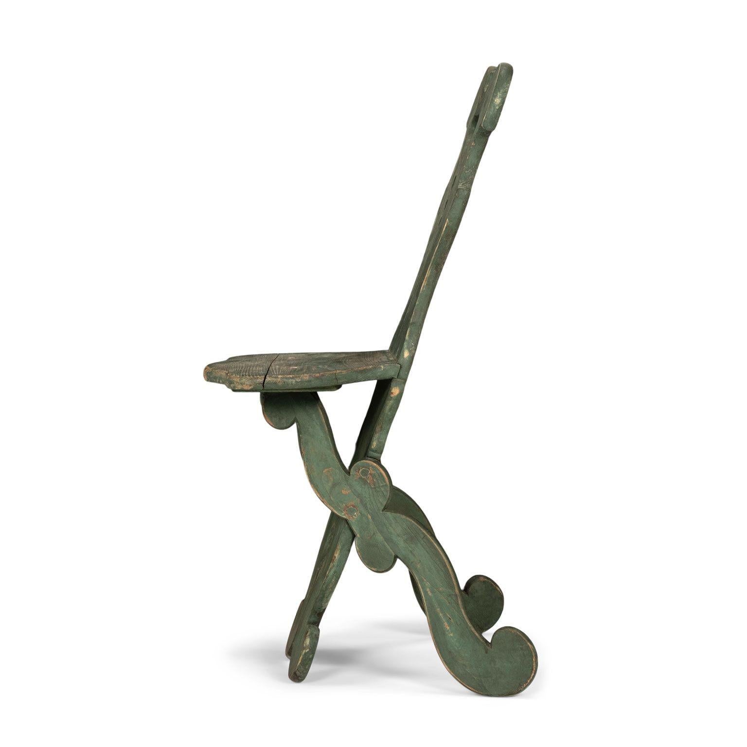 Tabouret suédois vernaculaire peint en vert Bon état - En vente à Houston, TX