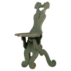 Tabouret suédois vernaculaire peint en vert