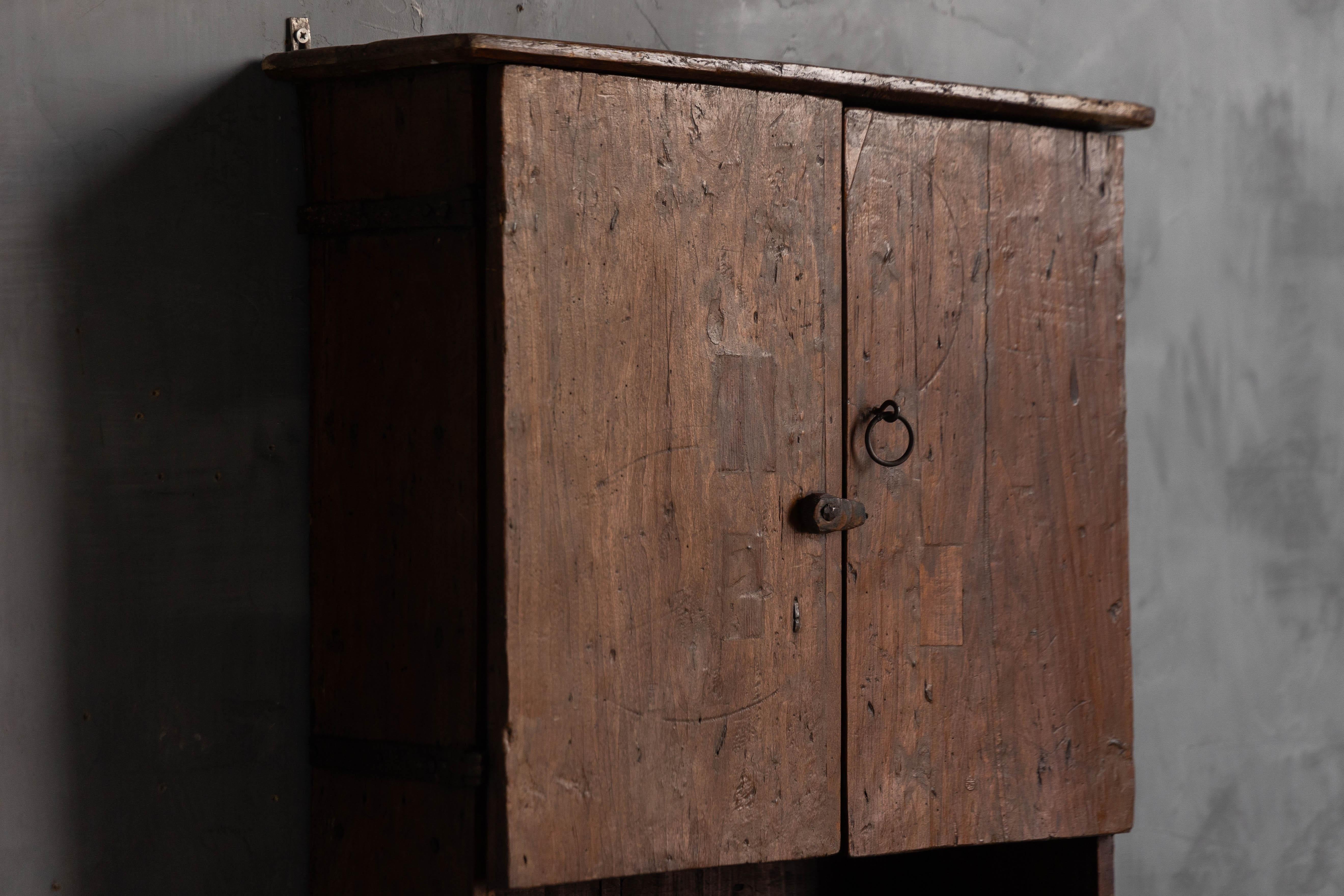 Vernakulärer Wandschrank, Frankreich, Ende 19. im Zustand „Hervorragend“ im Angebot in Antwerp, BE