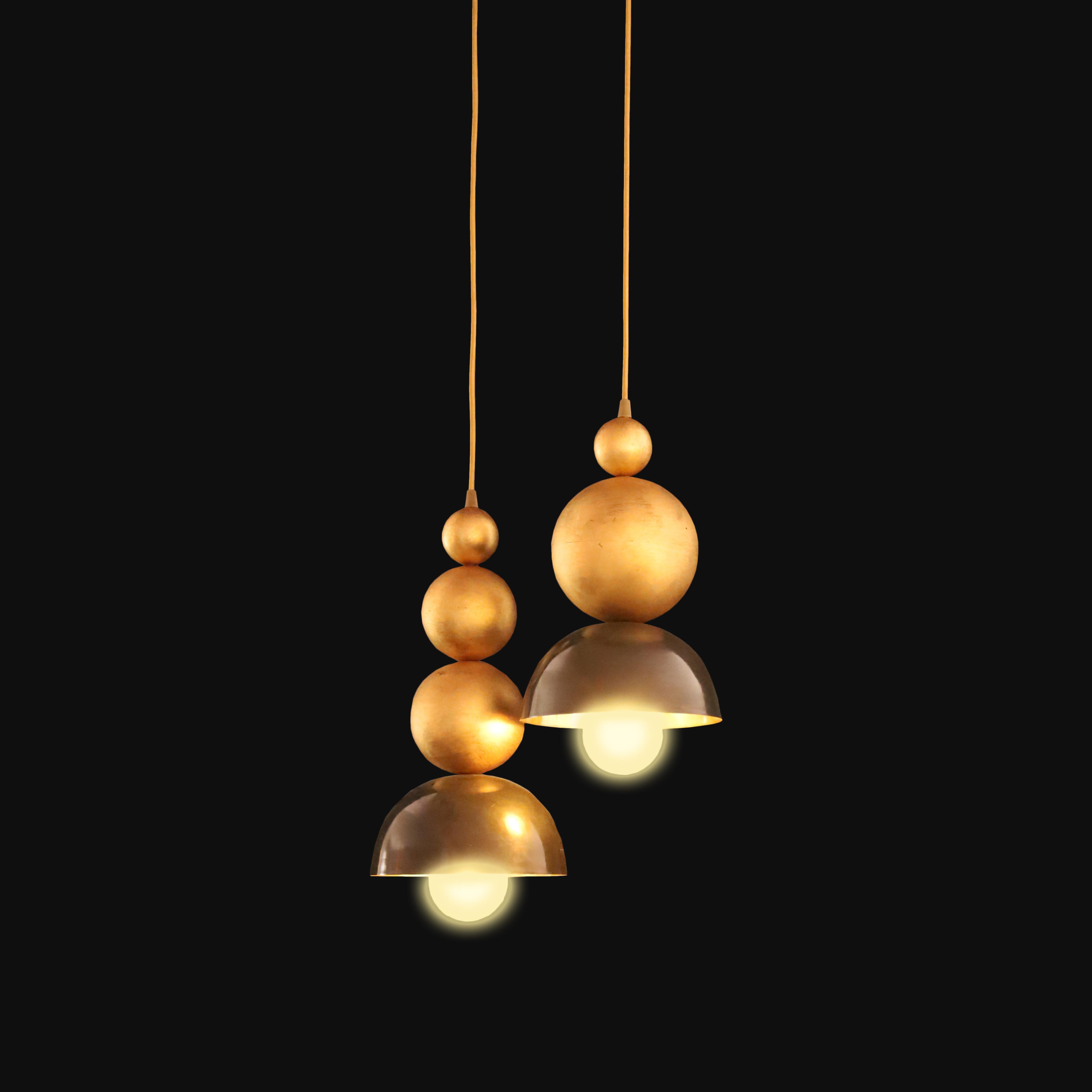 Découpage Lampada a sospensione Verner 2 - Sfere in ottone patinato e foglia d'oro in vendita