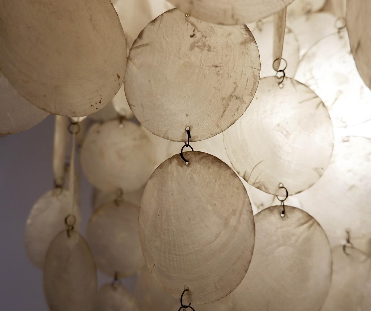 Verner Panton 8dm Chandelier White Shells 1960s In Good Condition In Brussels , BE