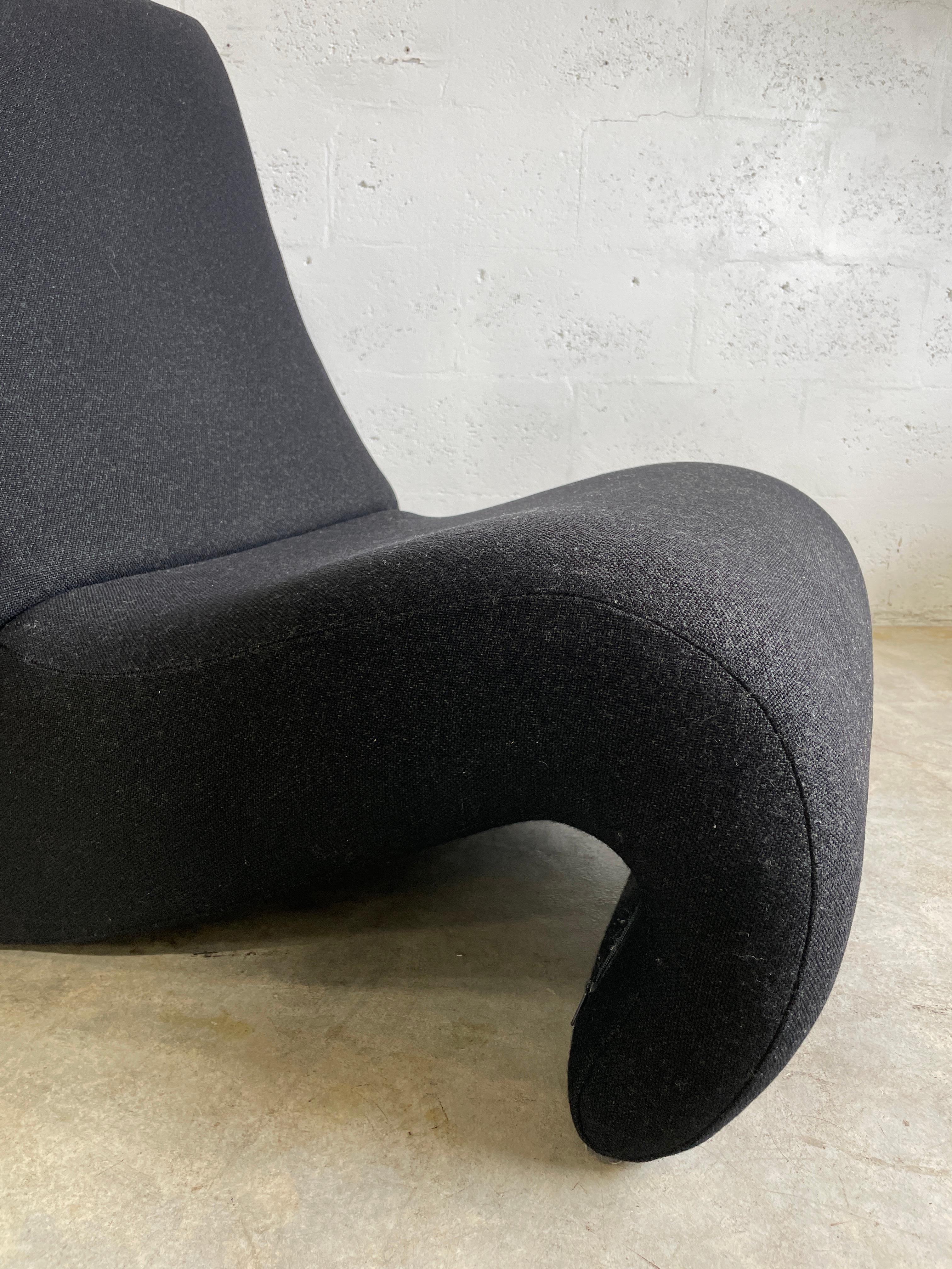 Silla Amoebe de Verner Panton, diseñada en los años 70. Etiquetado