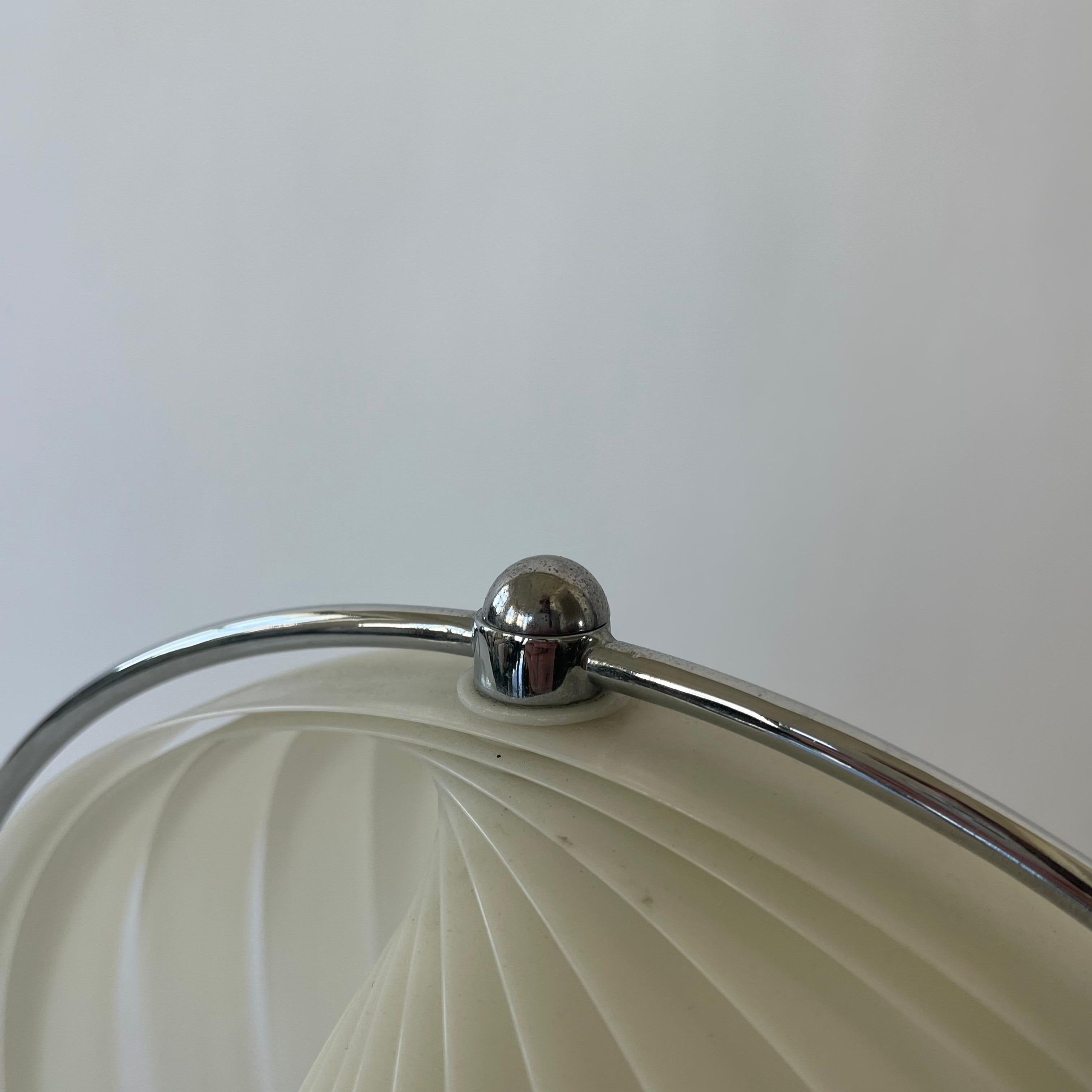 Verner Panton zugeschriebene Tischleuchte aus Chrom und weißem Mond, Dänemark, CIRCA 1960er Jahre im Angebot 2
