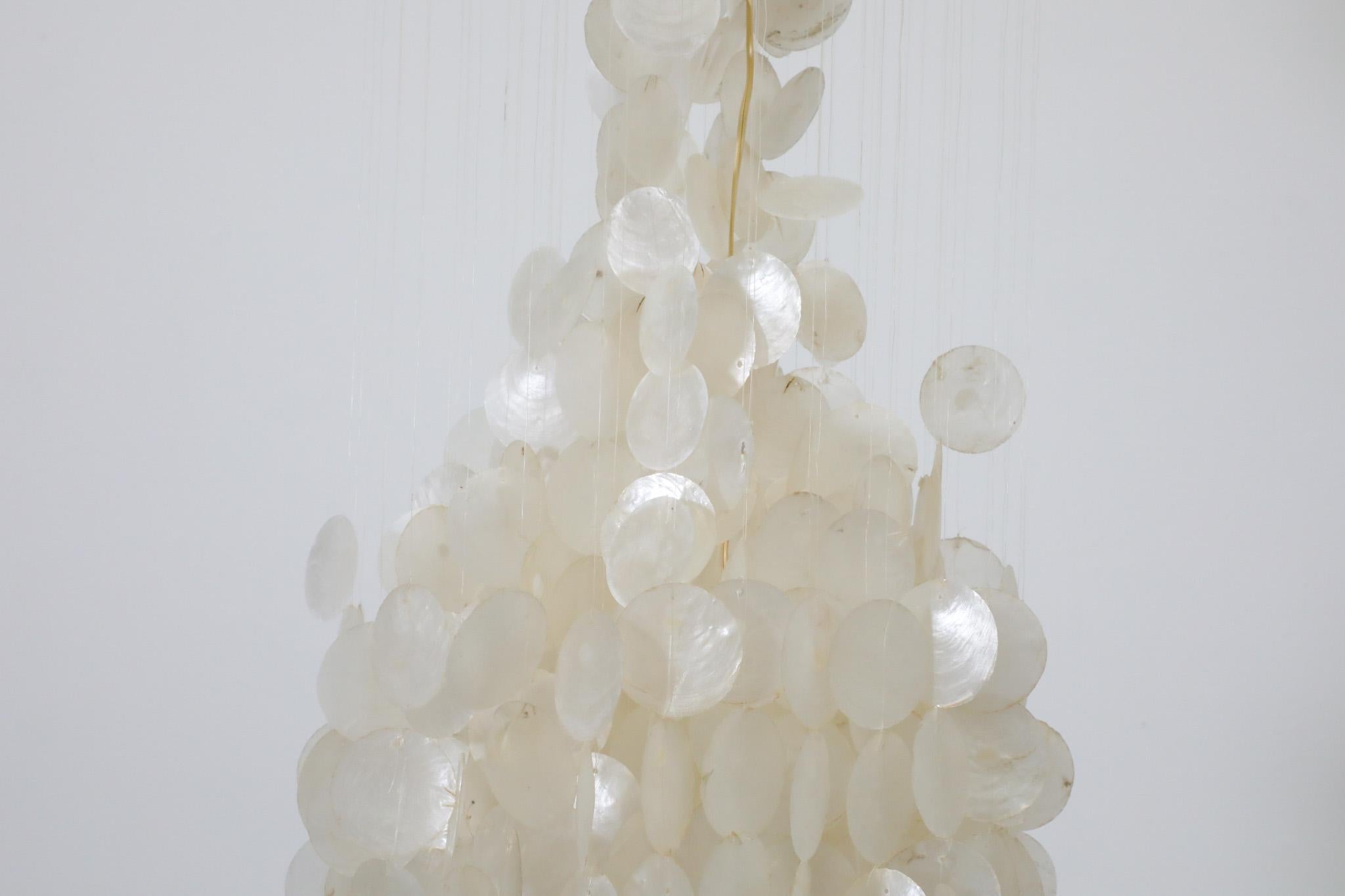 Verner Panton attribuito a metà secolo, lampadario a più piani in Capiz in vendita 3
