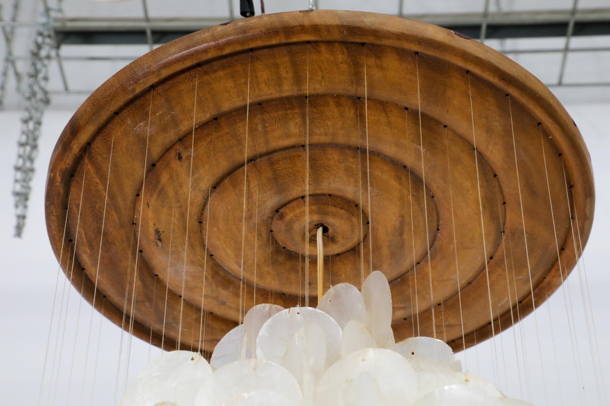 Verner Panton attribuito a metà secolo, lampadario a più piani in Capiz in vendita 5