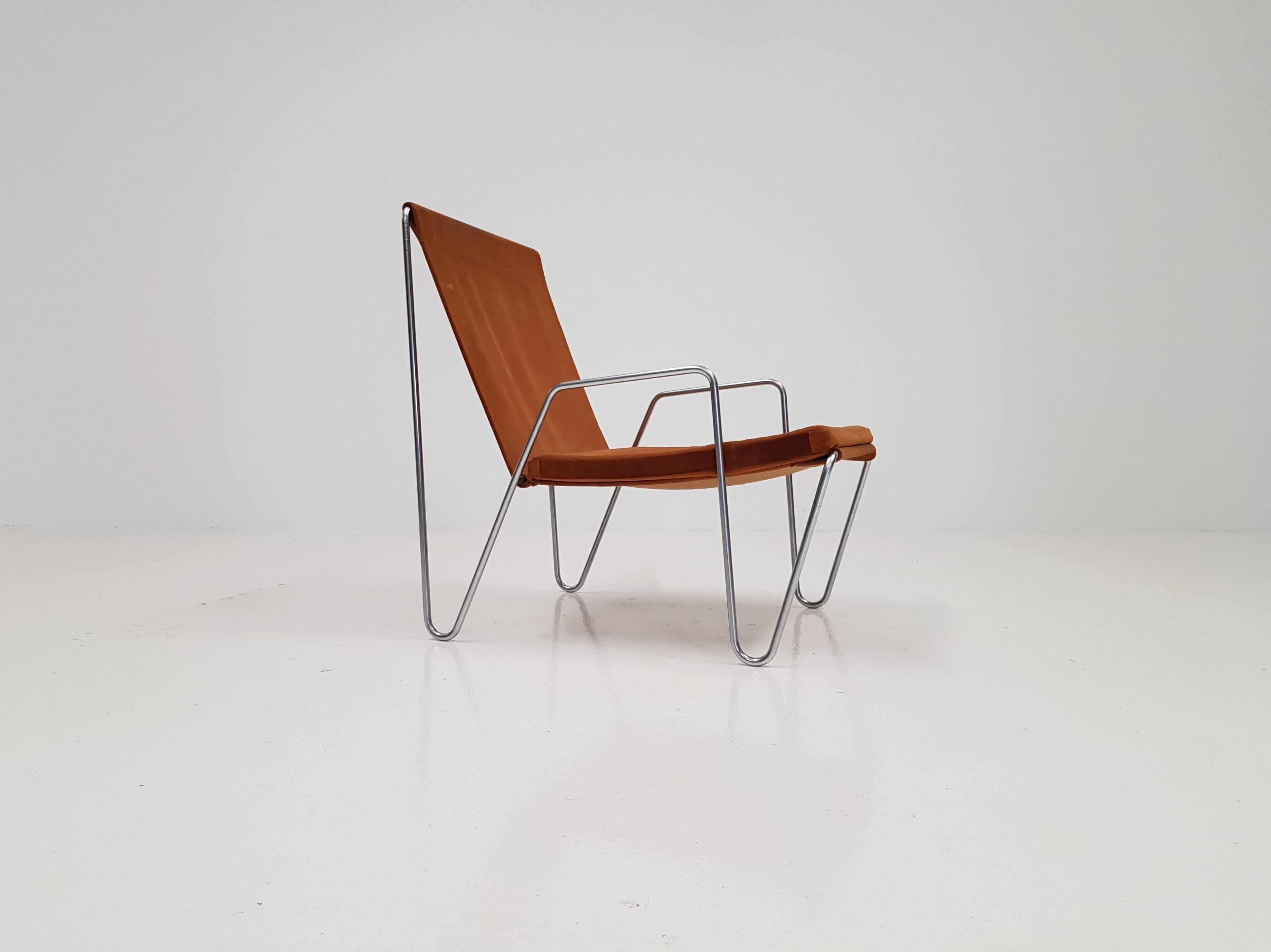 Verner Panton designed bachelor easy chair, 1955 for Fritz Hansen, Denmark.

An iconic suede bachelor easy chair designed by Verner Panton in 1955 and manufactured by Fritz Hansen, Denmark. 



 