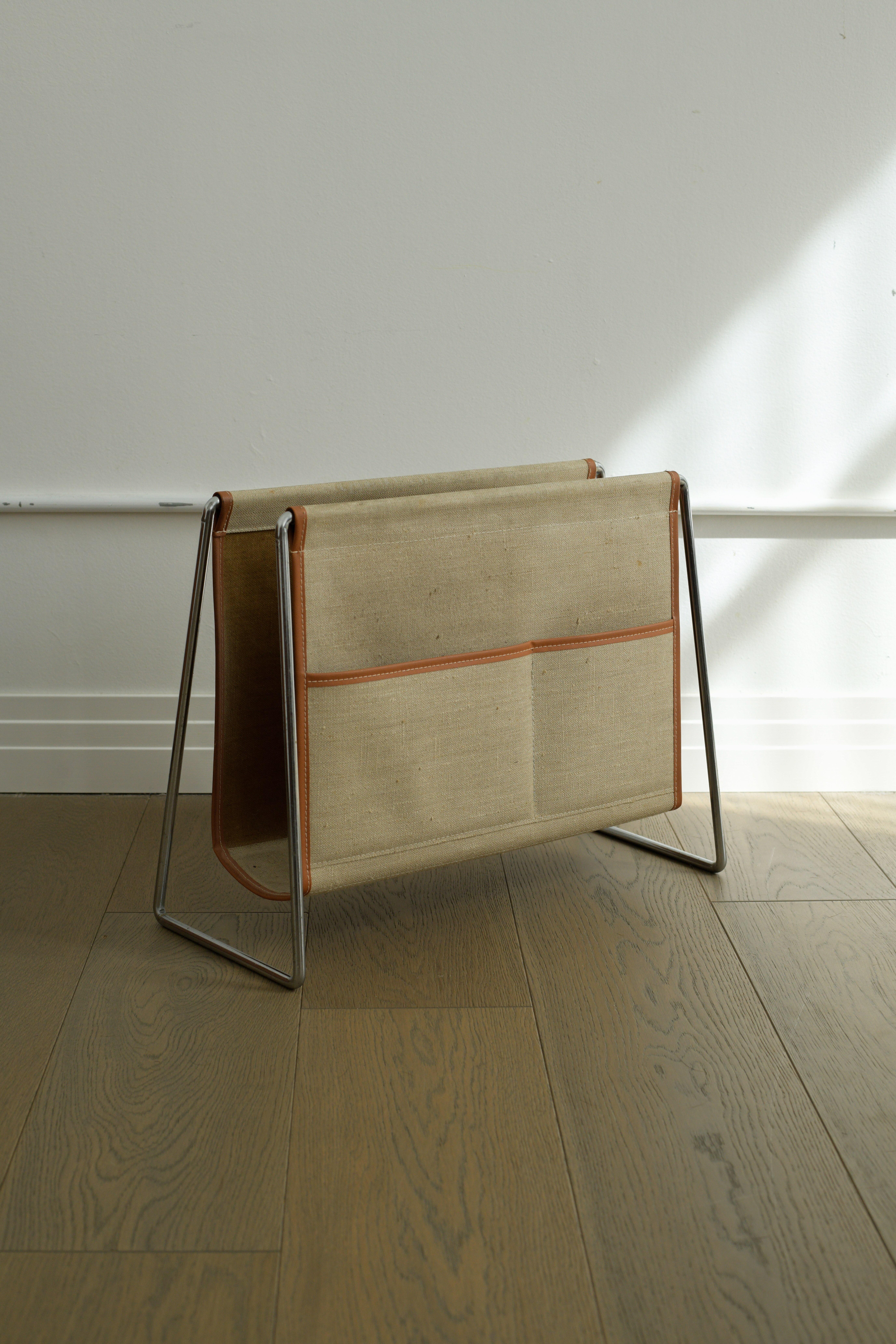 Verner Panton 'Bachelor' magazine rack, designed circa 1955 and produced in Denmark by Fritz Hansen, circa 1950s-1970s. Made of canvas and chrome-plated steel.

In good vintage condition.  The canvas looks great apart from a few very small dark