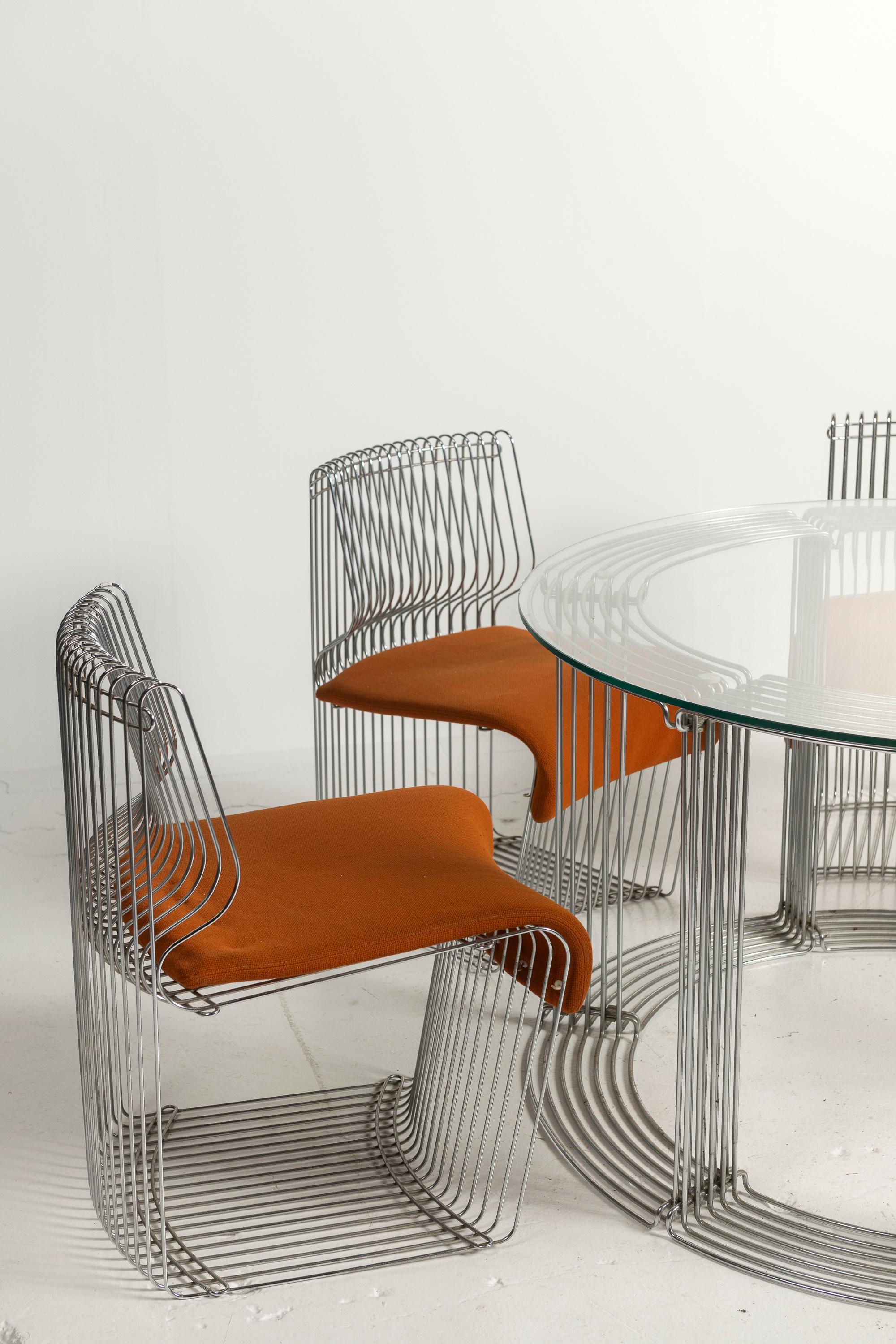 Danois Verner Panton Table de salle à manger Panatova en chrome et verre avec quatre chaises de salle à manger en vente
