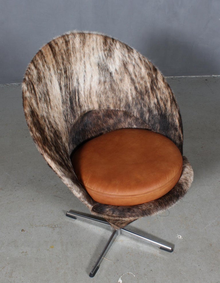 Verner Panton cone chair with pampas fur.

New upholstered cushion with vintage tan aniline leather.

Model cone chair.