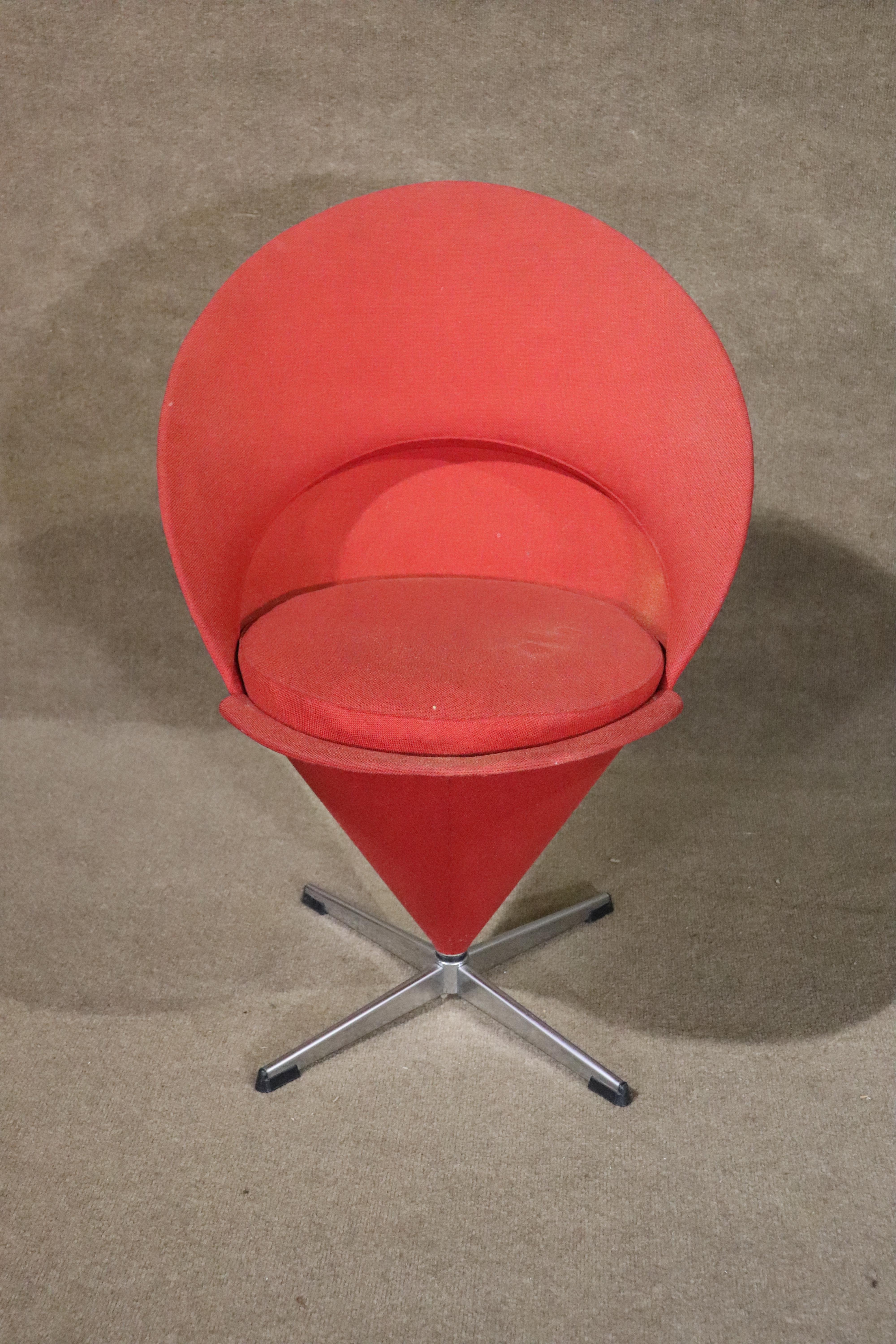 This mid-century modern chair is a classic! Designed by Verner Panton in 1958 it pushed the envelope for modern seating design.
Please confirm location NY or NJ