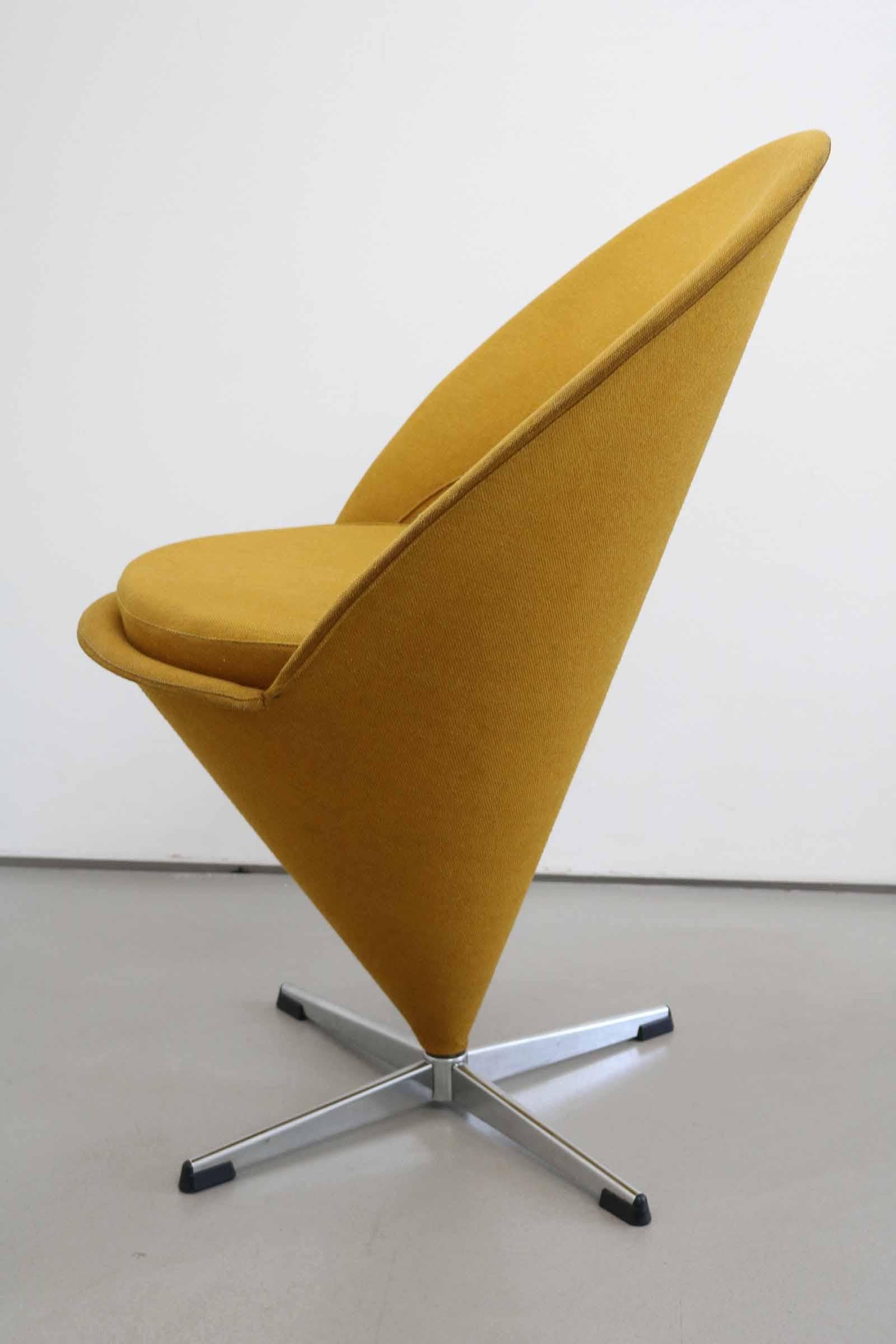 Verner Panton Mustard Yellow Cone Chair in Original Fabric, Denmark, 1960s In Good Condition For Sale In Berlin, DE