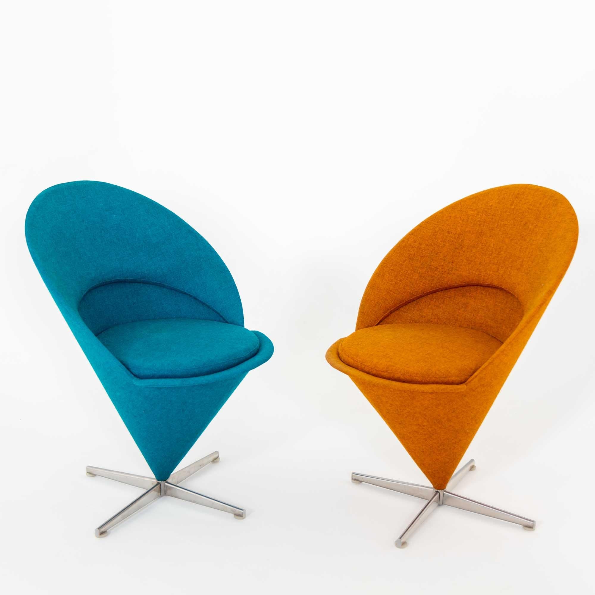 Stühle „Cone“ von Verner Panton in Blau und Orange, 20. Jahrhundert (Aluminium)