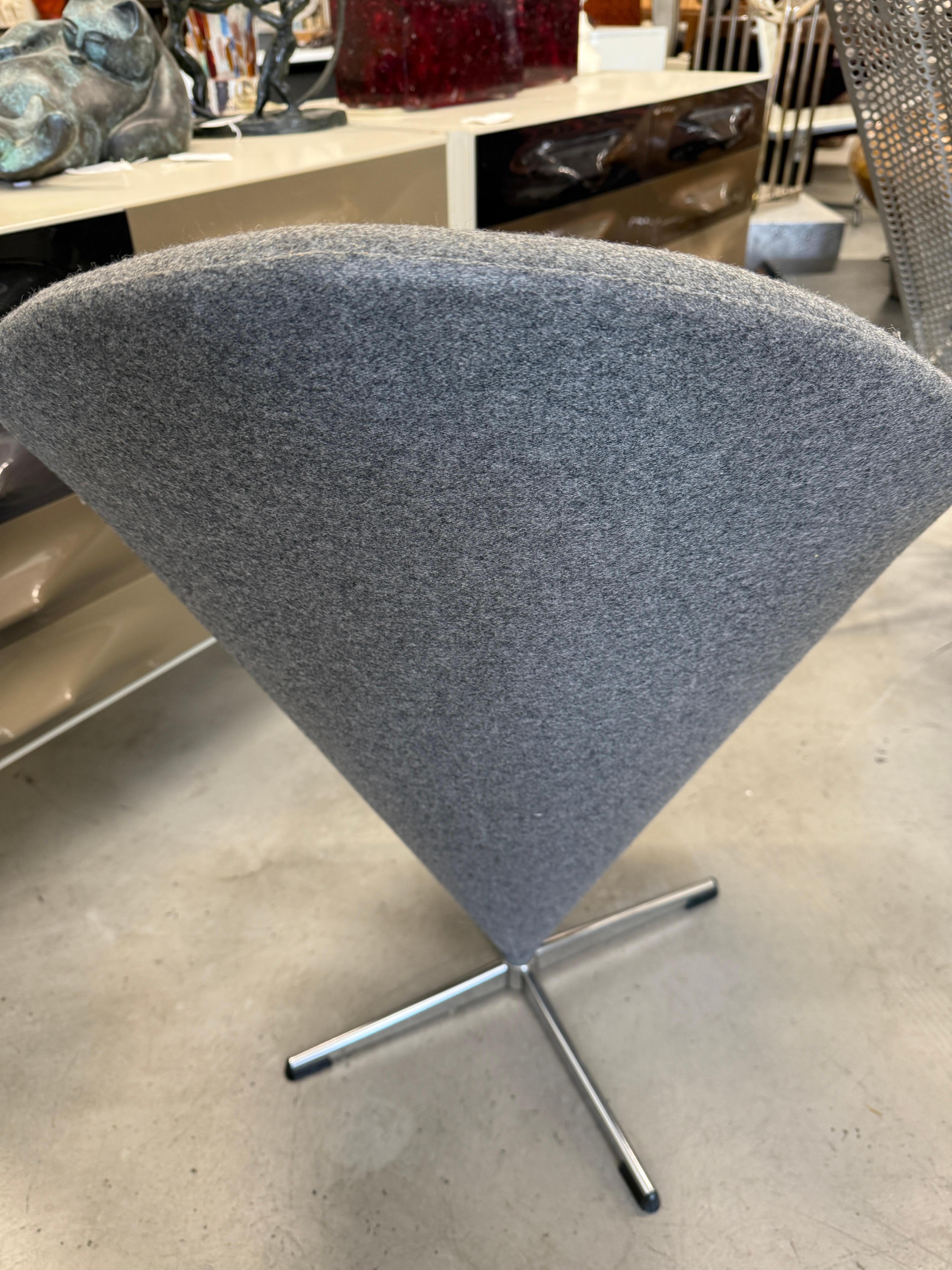 Sillas Verner Panton Retapizadas en Franela de Lana Gris en venta 3