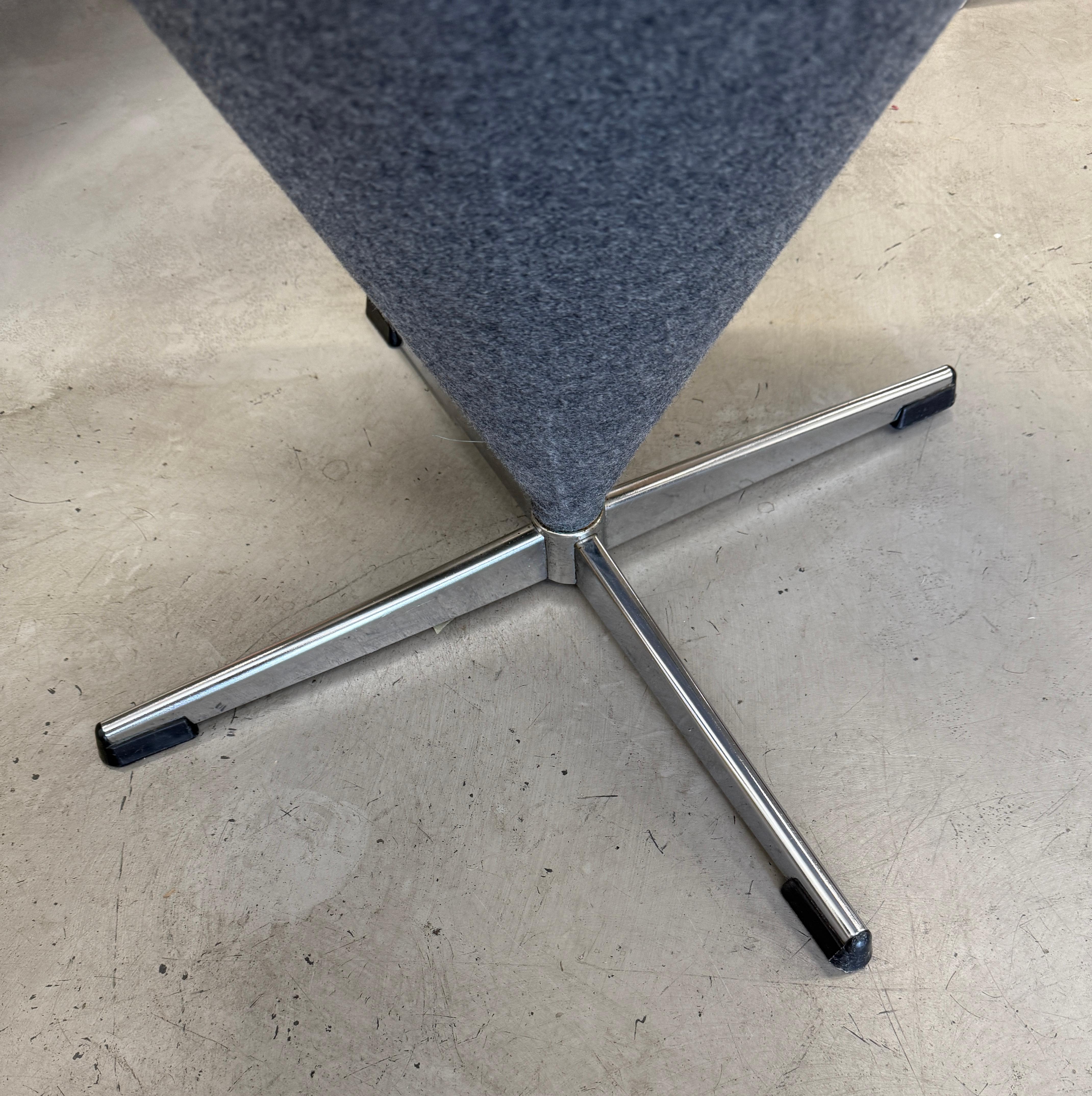 Sillas Verner Panton Retapizadas en Franela de Lana Gris en venta 4